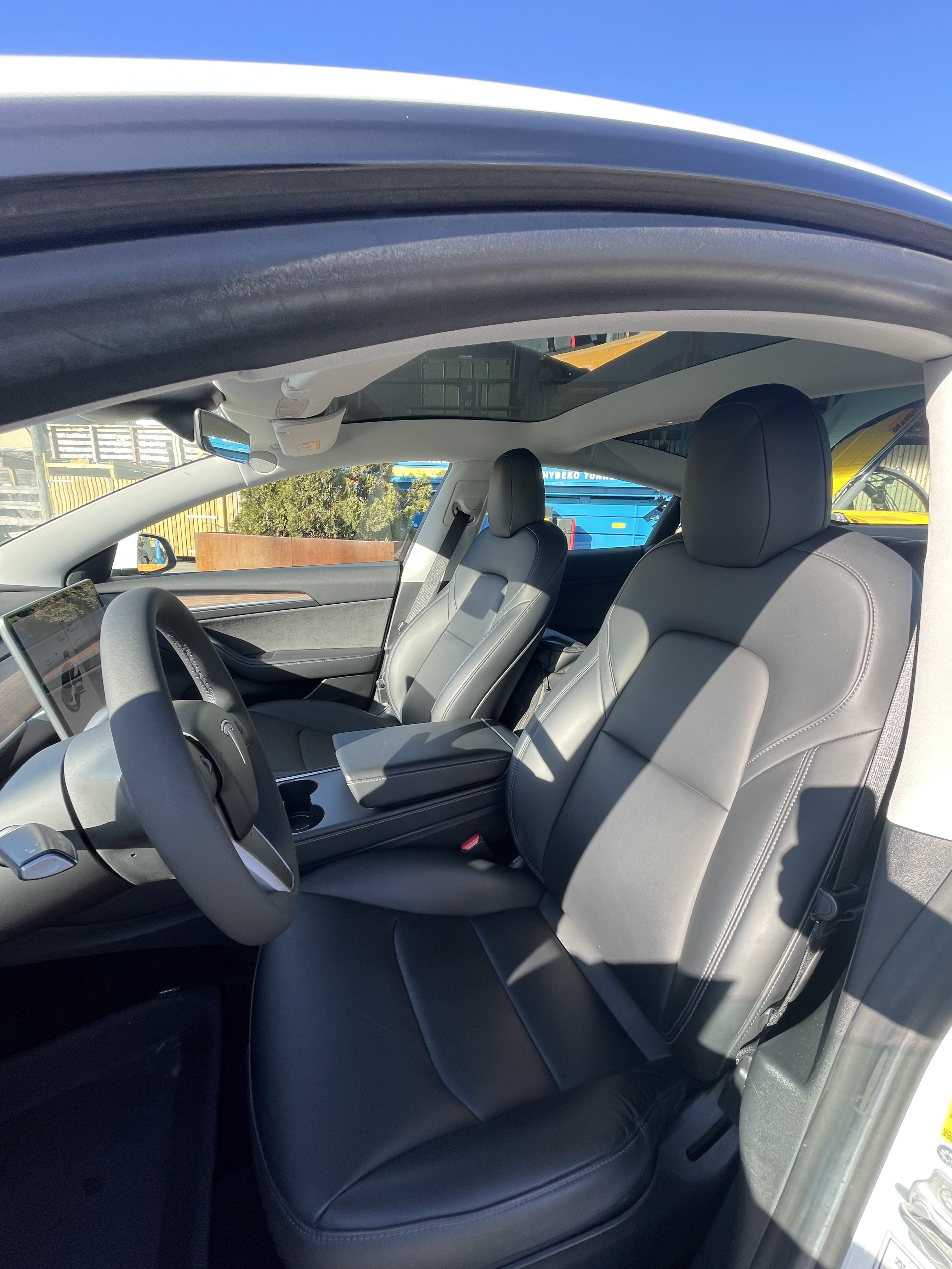 Tesla Model 3 Standard Range Plus med Babysete