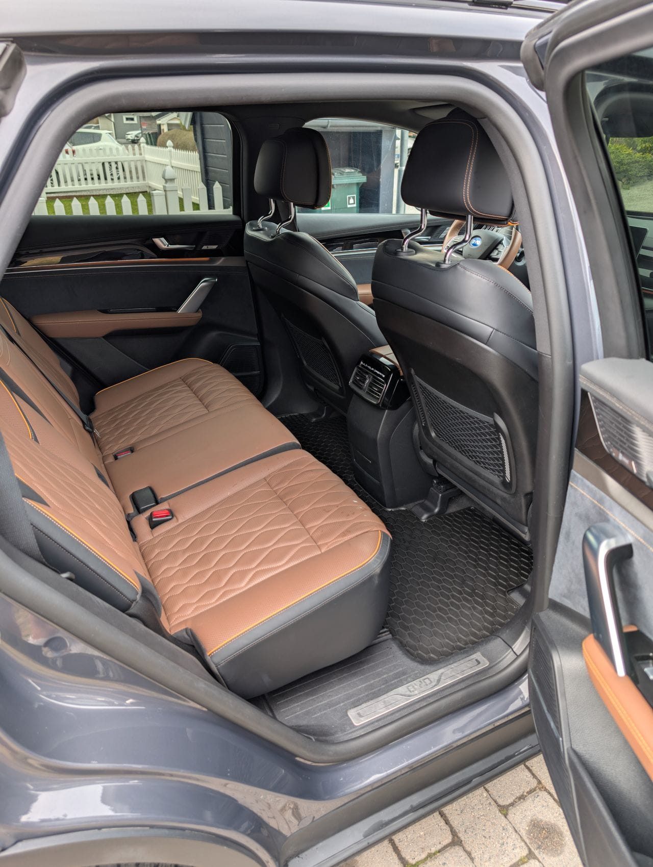 BYD Tang med Bluetooth audio