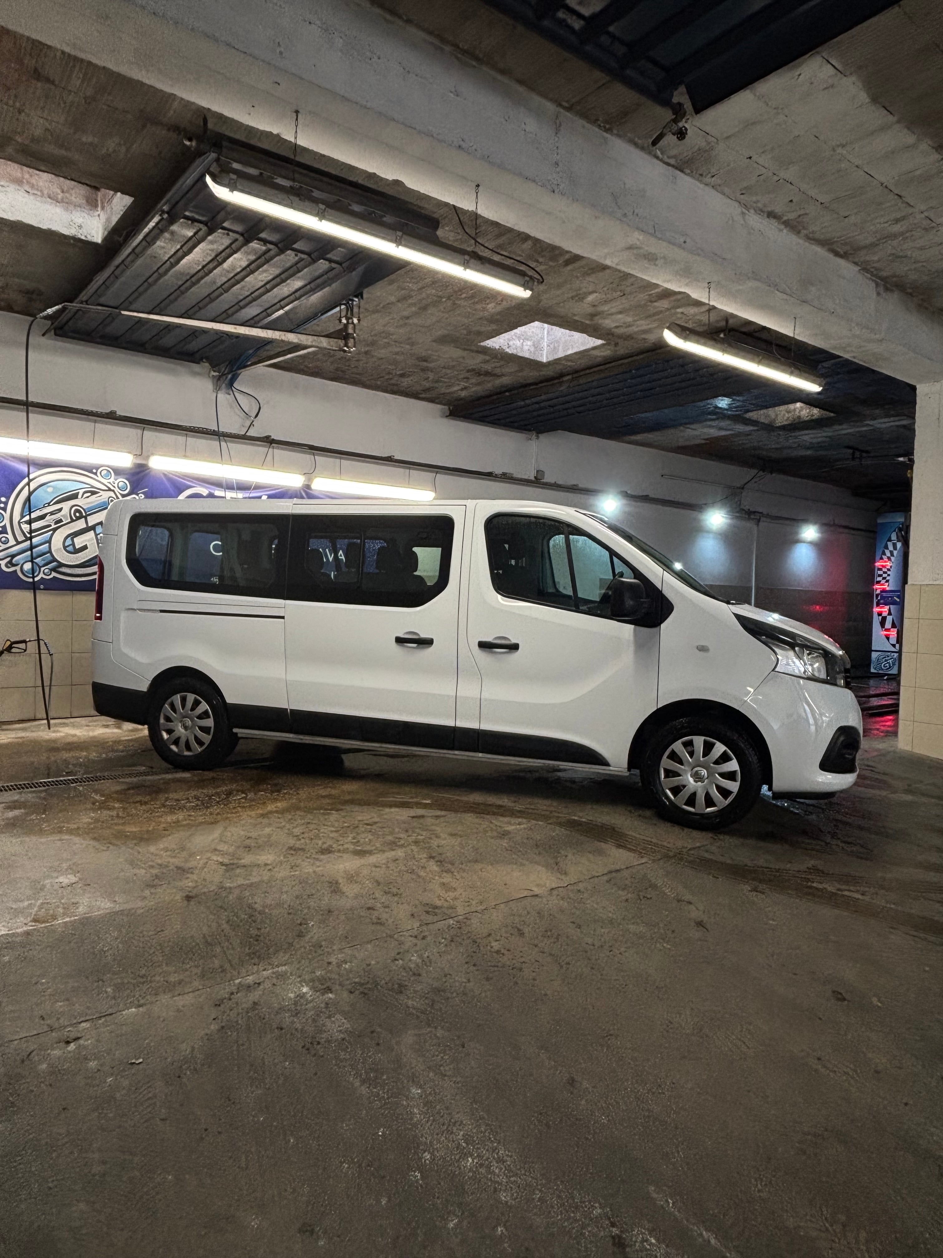Renault Trafic Passenger 9 places avec Climatisation