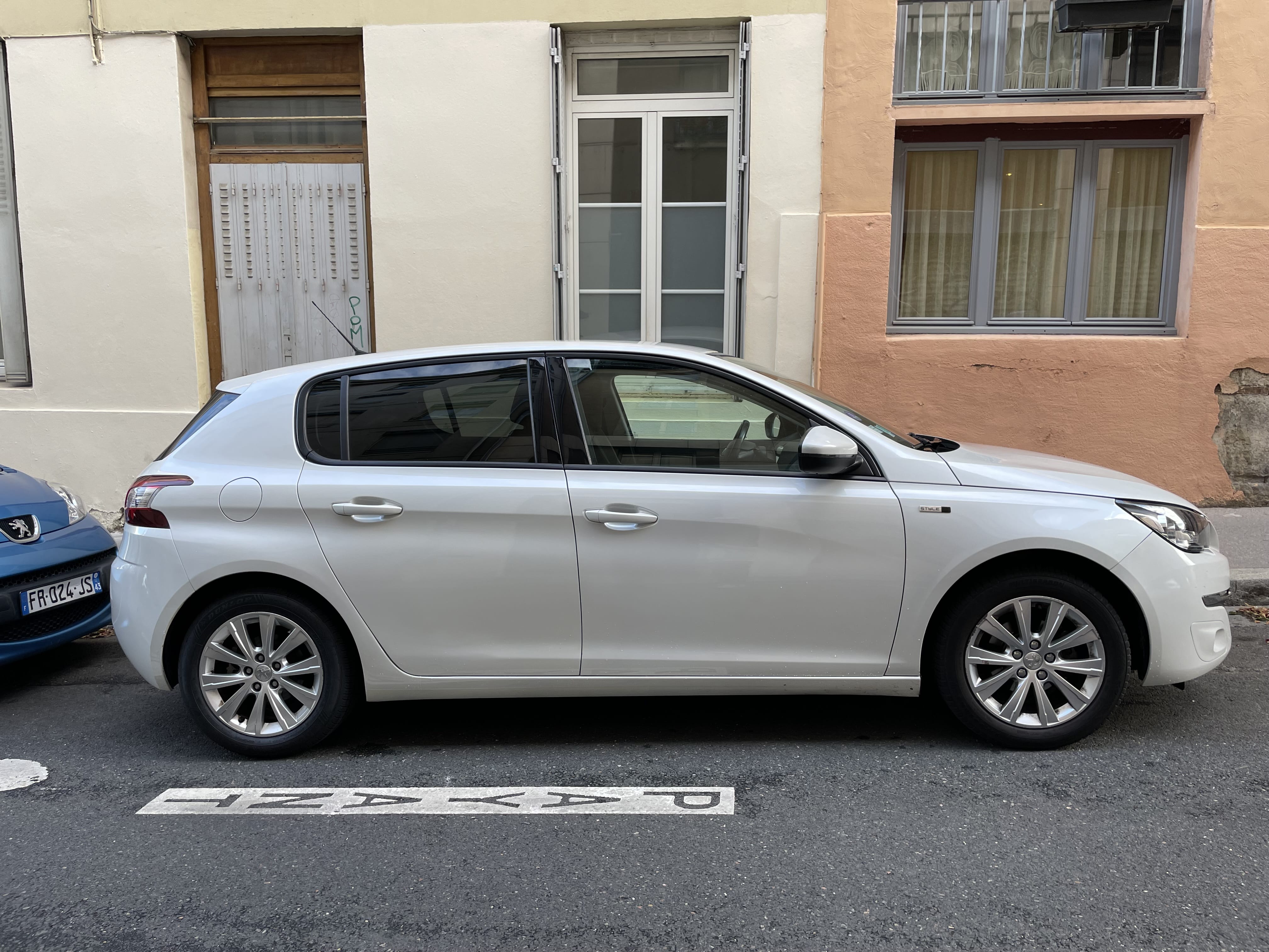 Peugeot 308 1.2L 110ch Essence avec Climatisation