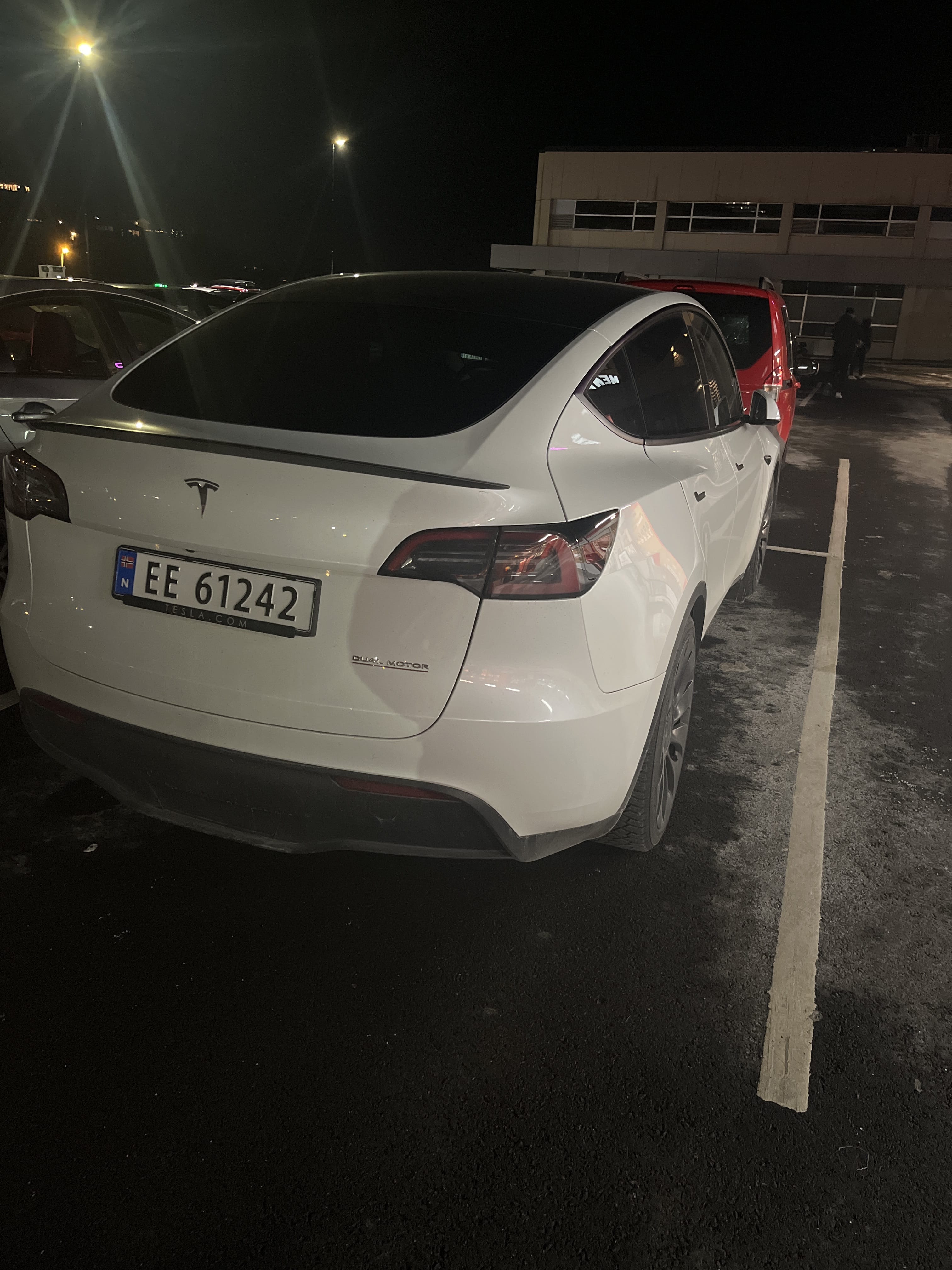 Tesla Model Y Performance med GPS