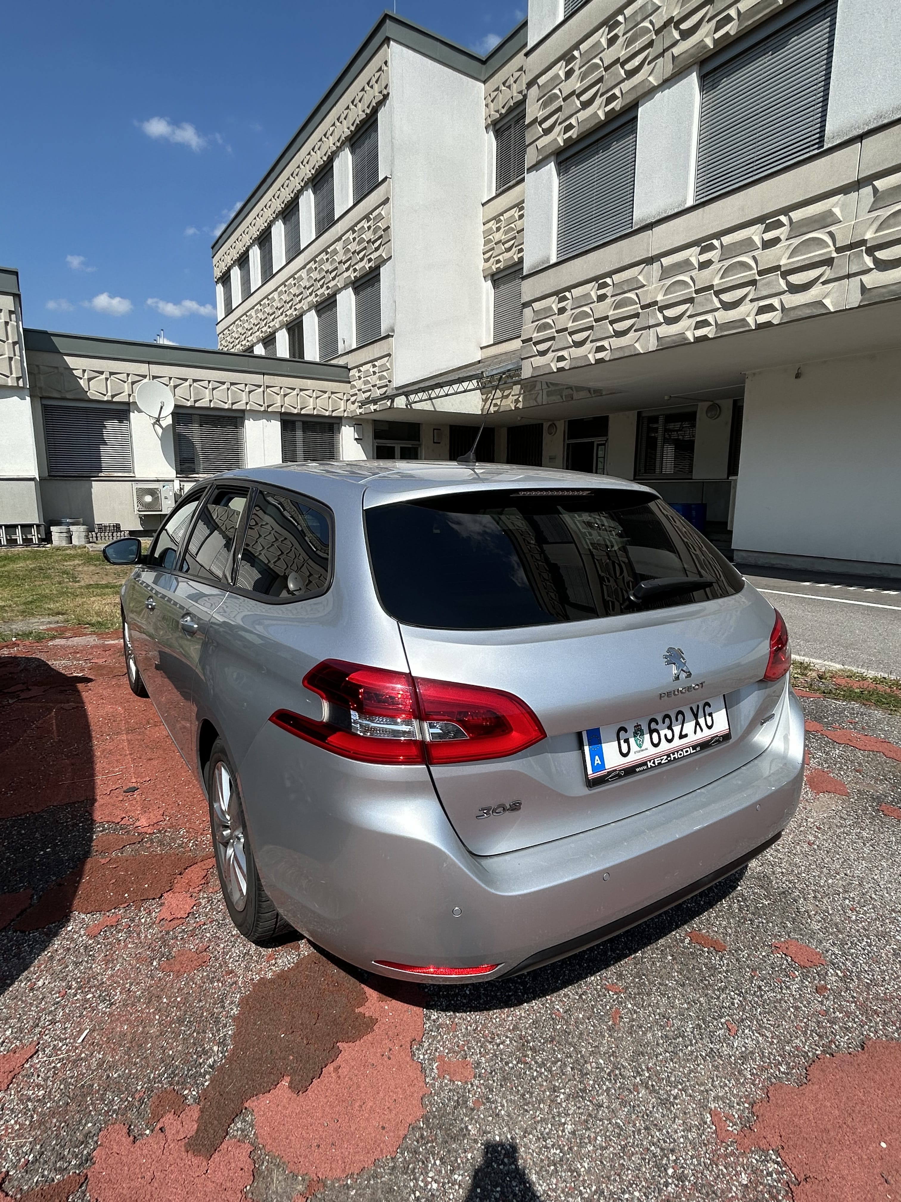 Peugeot 308 SW 1.6 BlueHDI mit Navigationsgerät