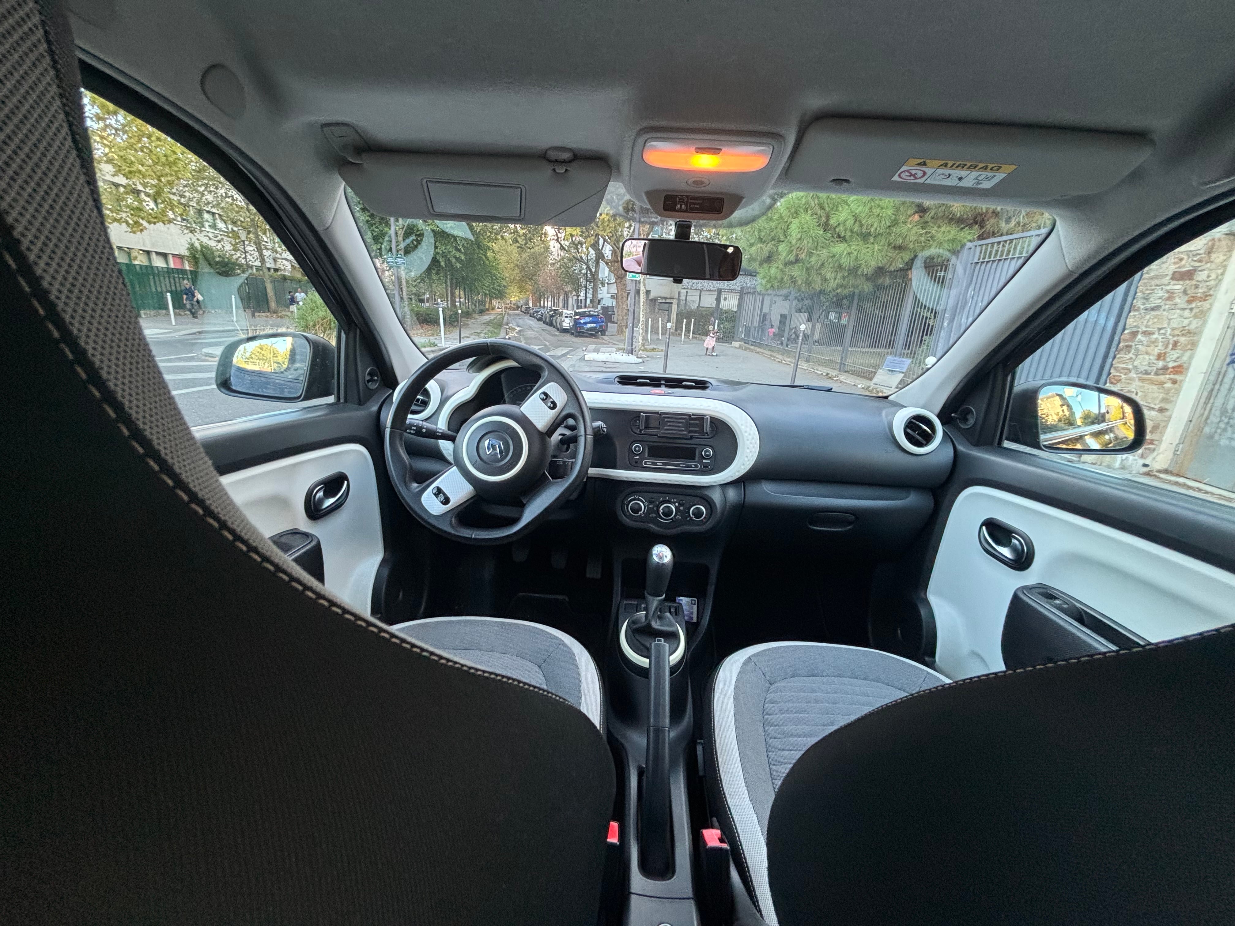 Renault Twingo III with USB charging ports