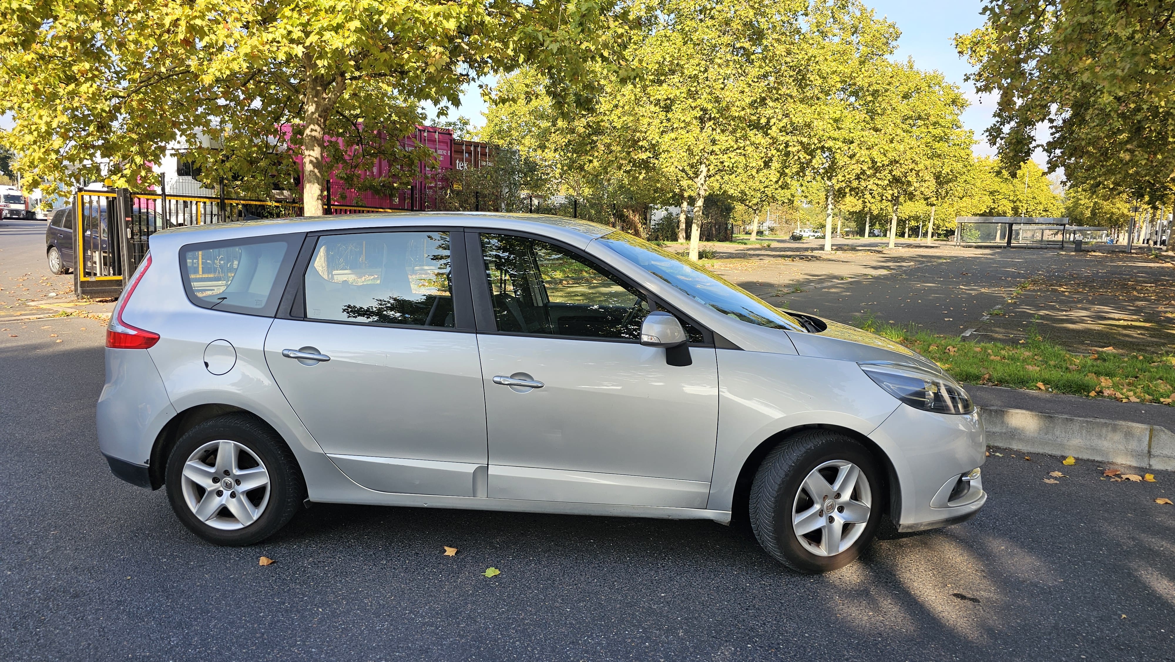Renault Mégane Grand Scenic III phase II 7 places 1.5 Dci 110Ch avec Climatisation