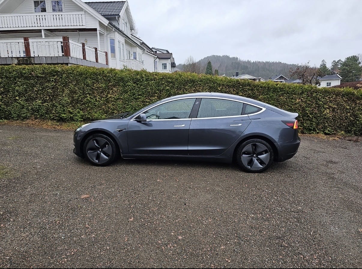 Tesla Model 3 Long Range med GPS
