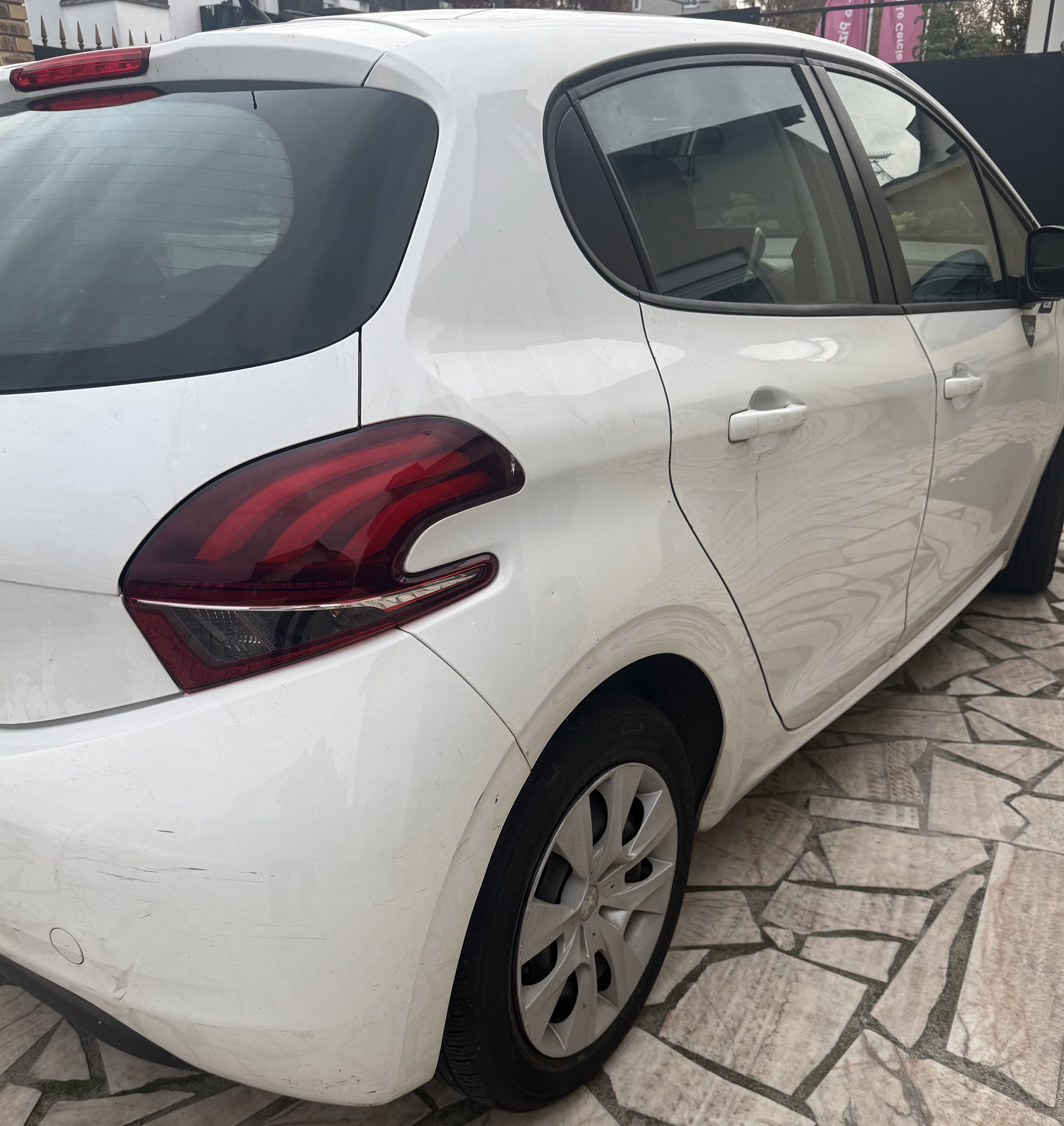 Peugeot 208 avec GPS
