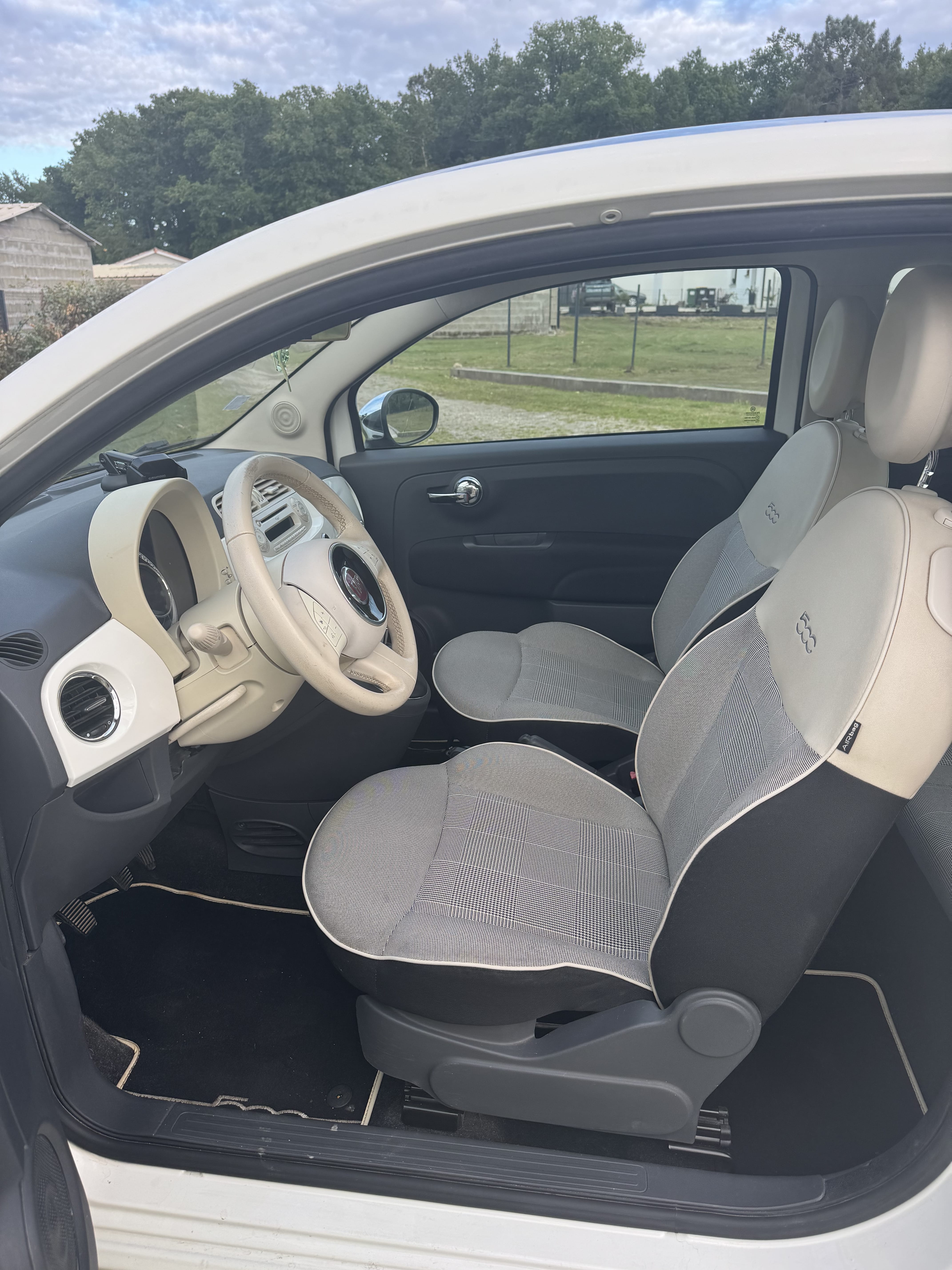 Fiat 500 Lounge mit Autoradio