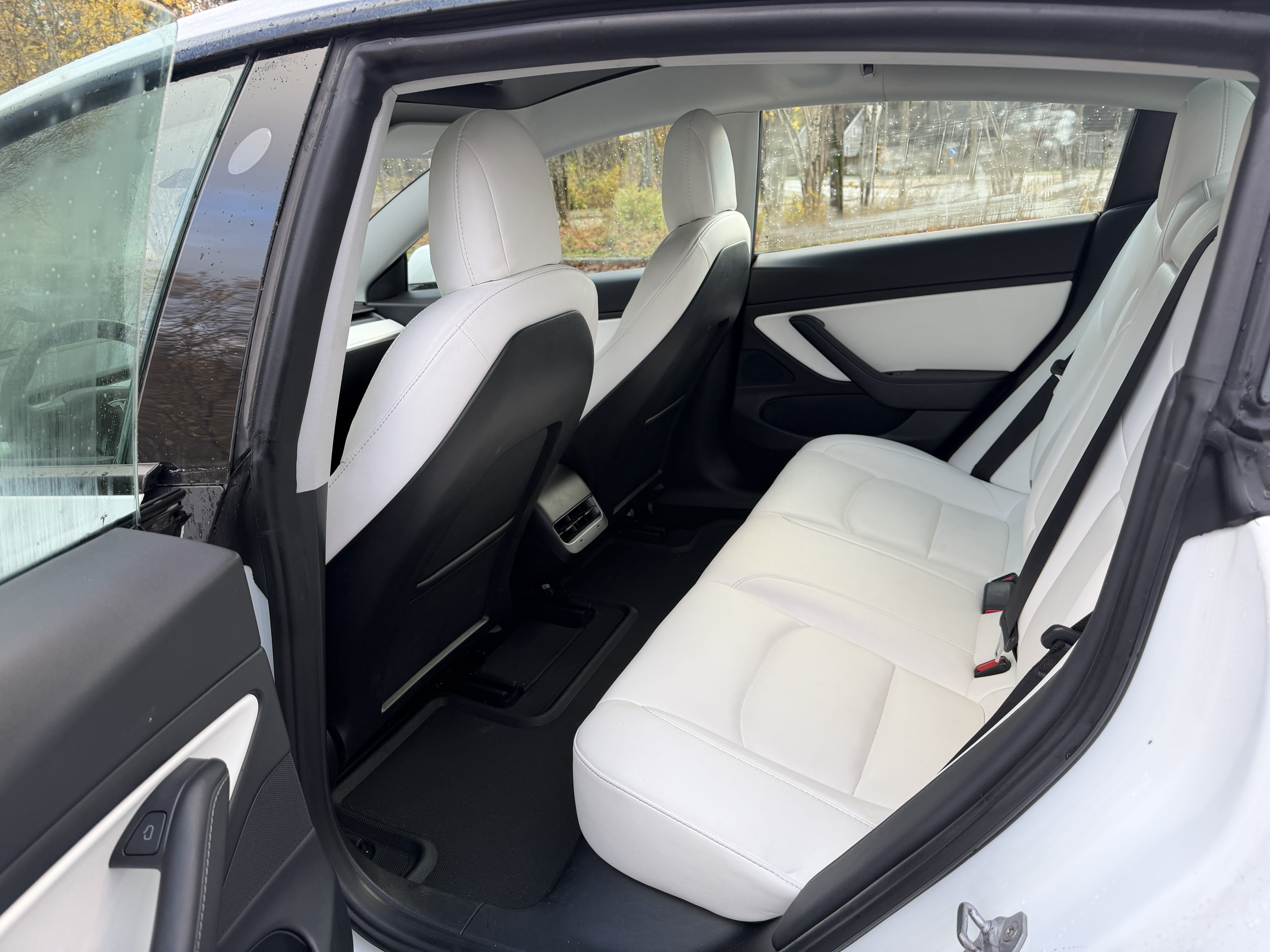 Tesla Model 3 Long range 4x4 480-500 HP with Audio / iPod input