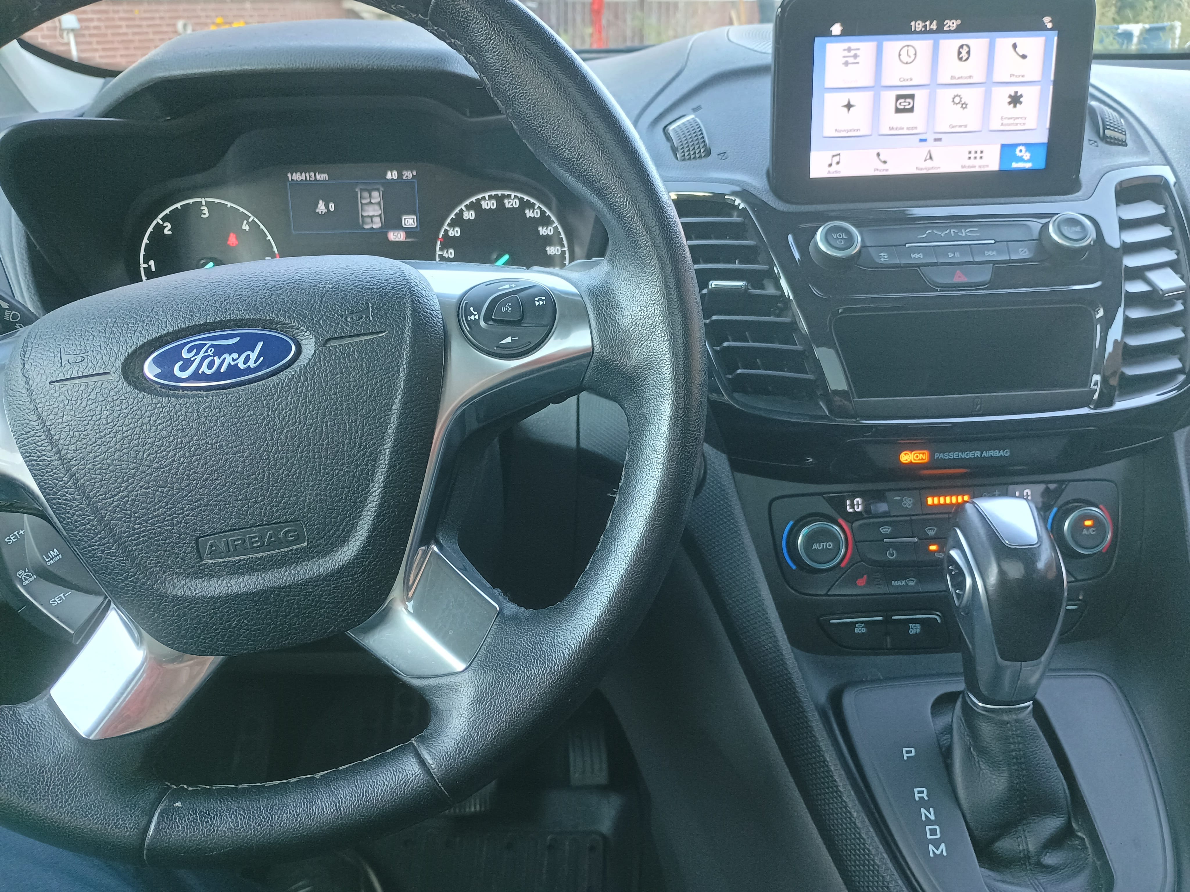 Ford Tourneo Connect mit Navigationsgerät