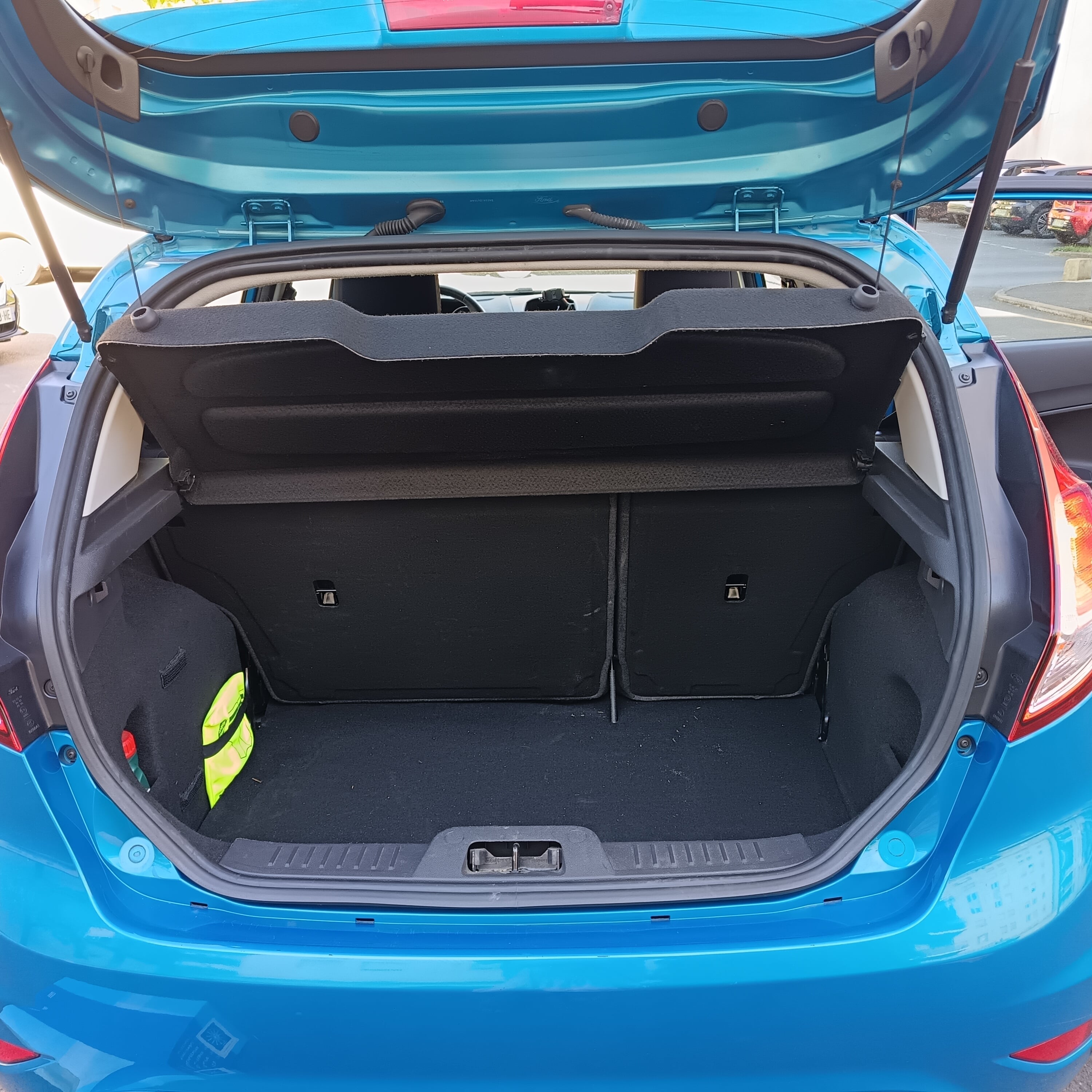 Ford Fiesta avec Autoradio