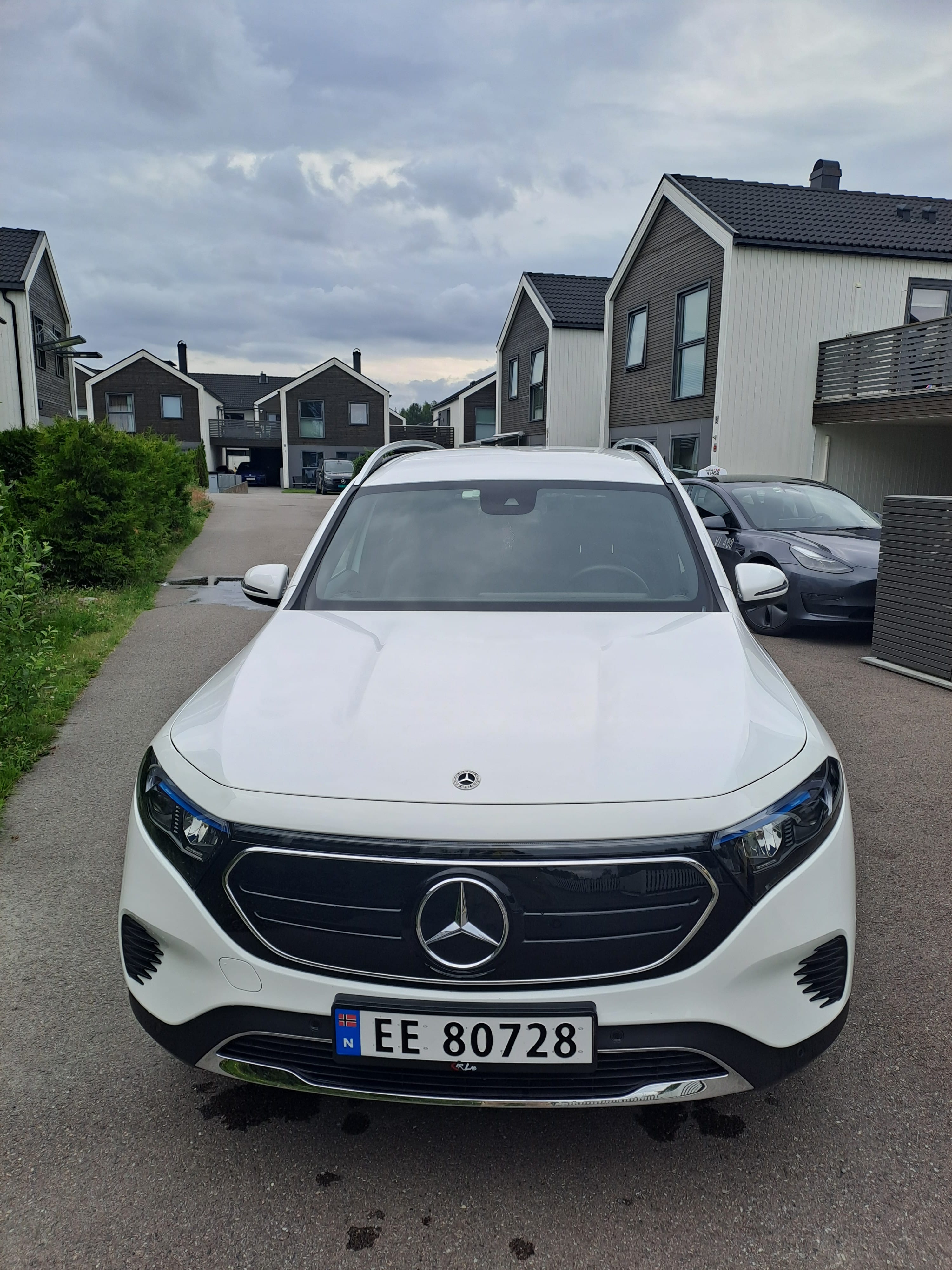 Mercedes-Benz EQB 300 4MATIC, 2022, Elektrisk, automatisk, 7 seter