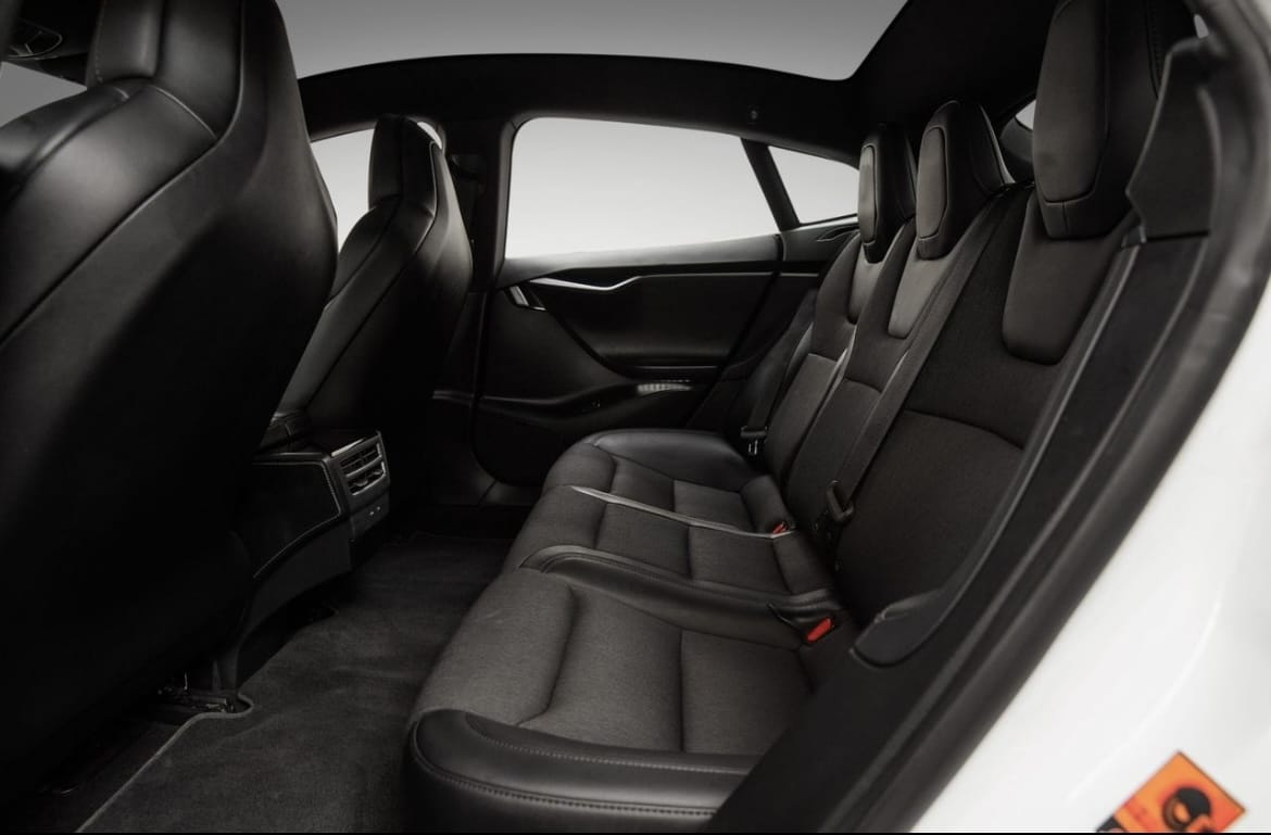 Tesla Model S med Cruisekontroll