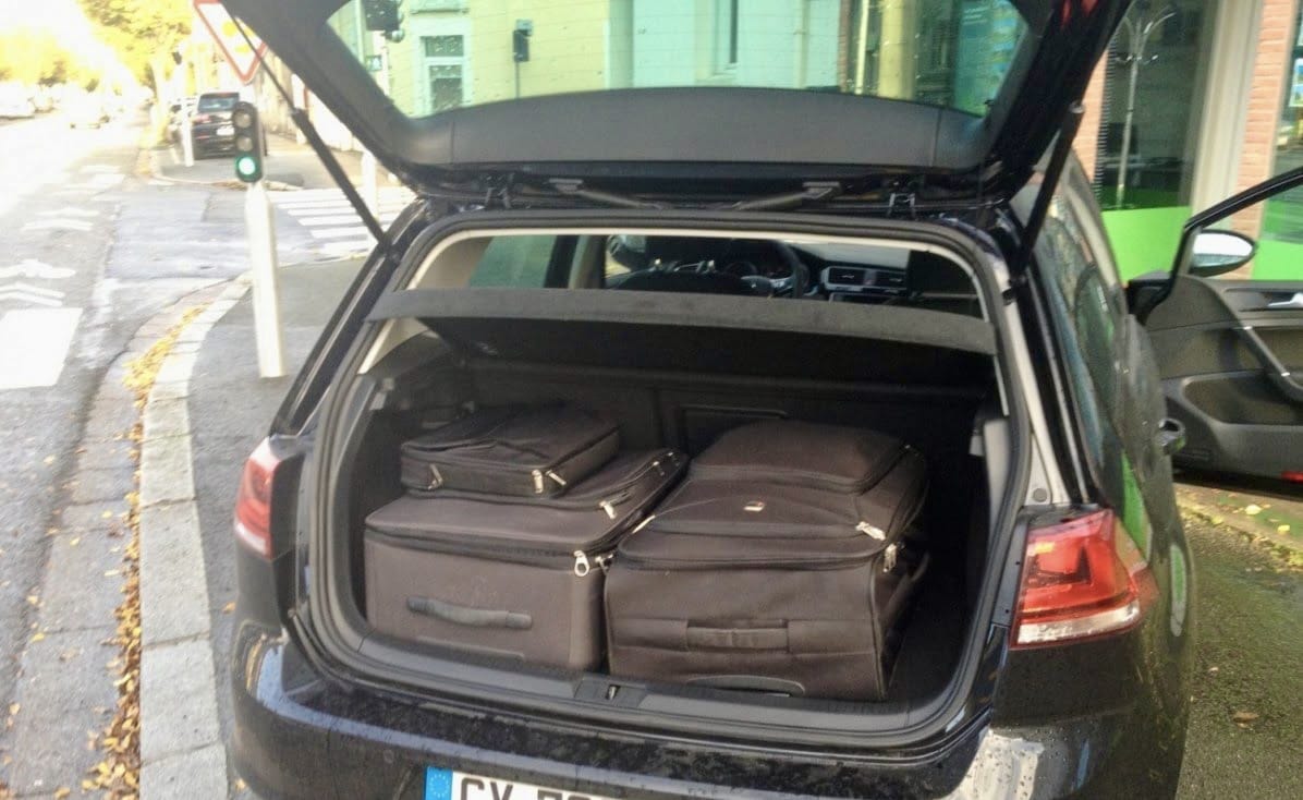 Volkswagen Golf  Louez la Golf Diesel DSG CUP – Sportivité, Confort et Économie en Boîte Automatique ! avec Entrée audio / iPod