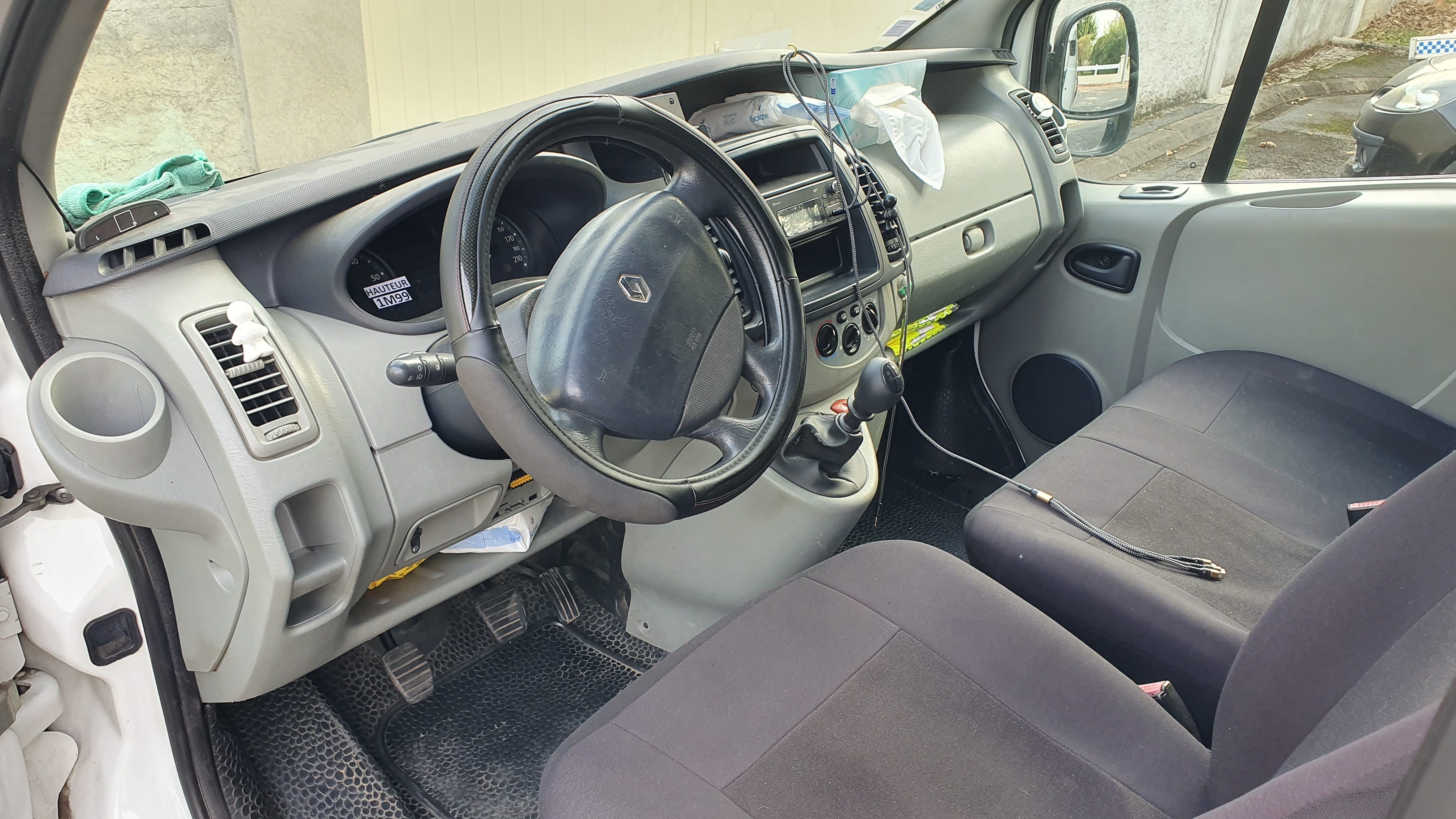 Renault Trafic 7M3 Version Rallongée avec Entrée audio / iPod