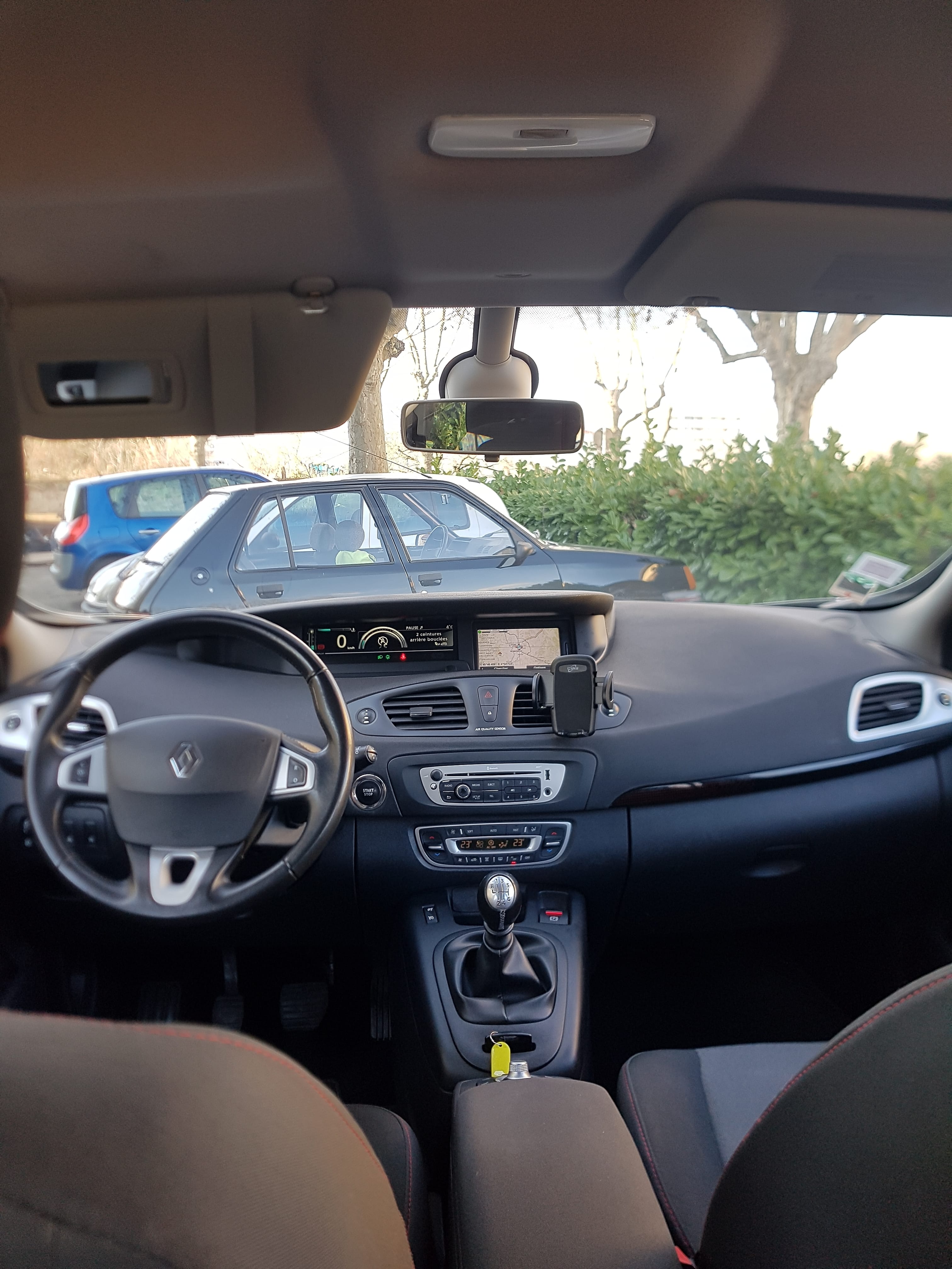 Renault Grand Scenic with Snow chains