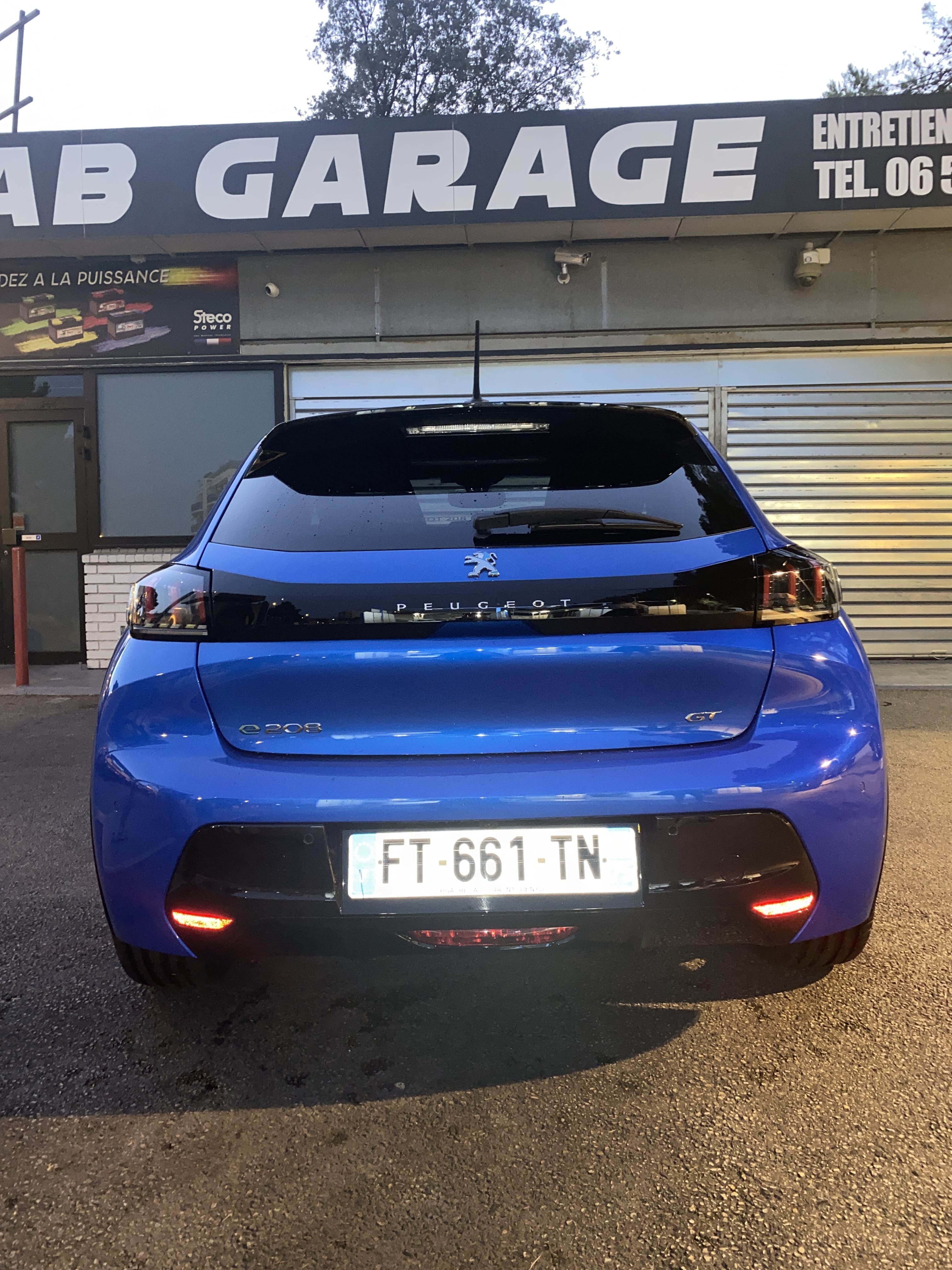 Peugeot e-208 Style GT (100% électrique) avec Audio Bluetooth