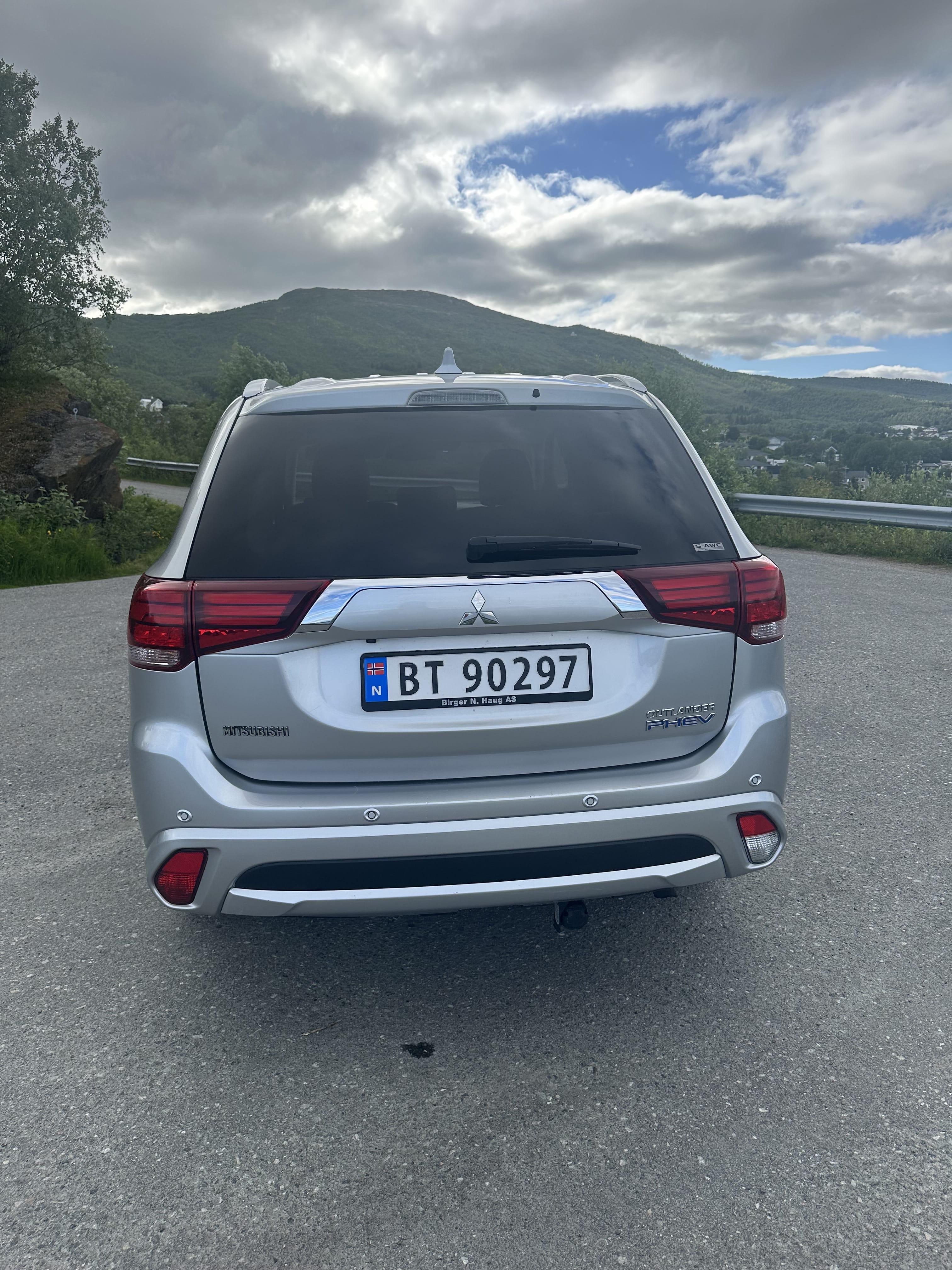 Mitsubishi Outlander PHEV SEL med Ryggekamera