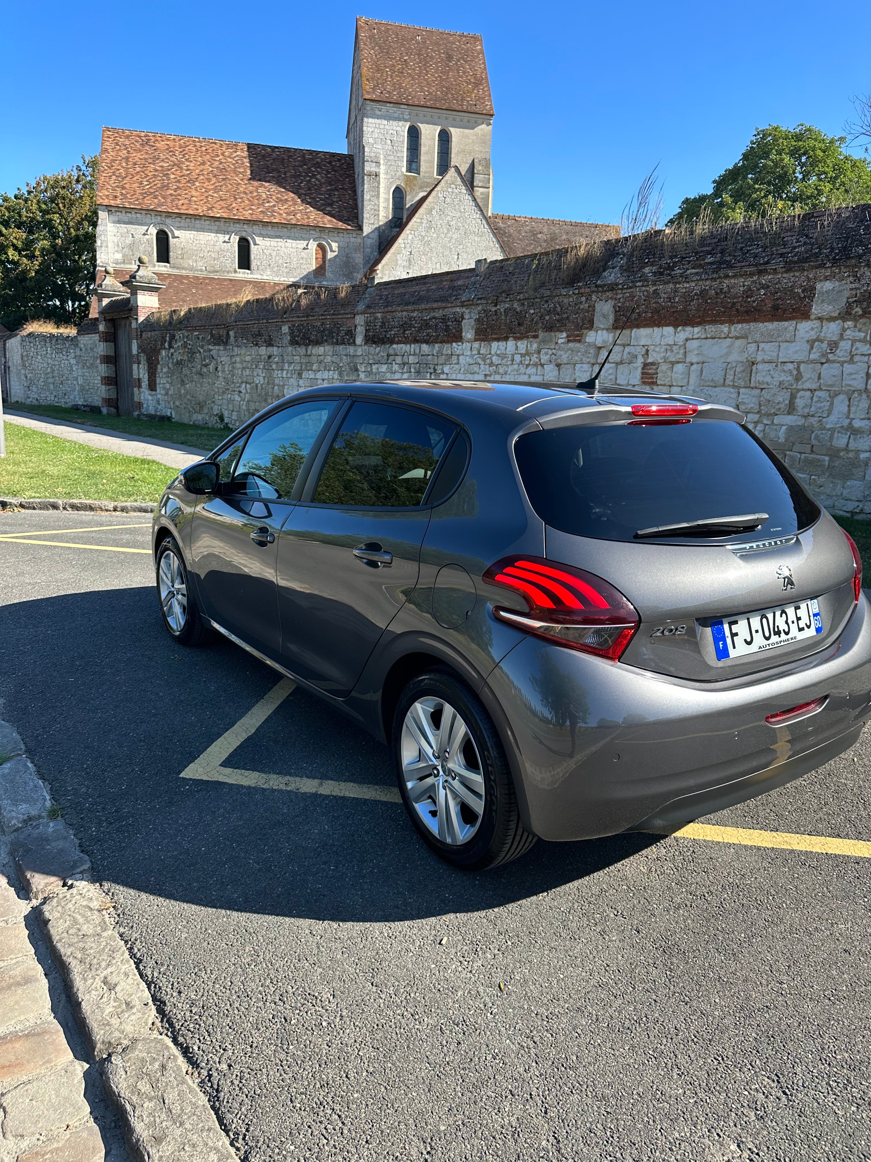 Peugeot 208 Phase 2 (5 Portes 1.2 VTi 12V S&S 82 cv) avec Régulateur de vitesse