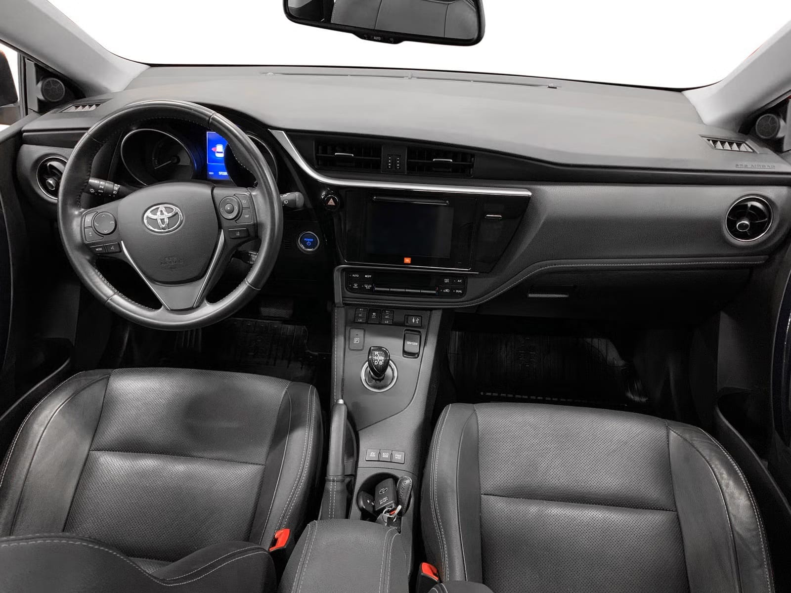 Toyota Auris 1.8 Hybrid with Bluetooth audio