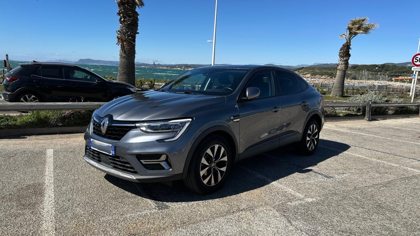 Renault Arkana Evolution, 2023, Essence 98 / Électrique (hybride), automatique