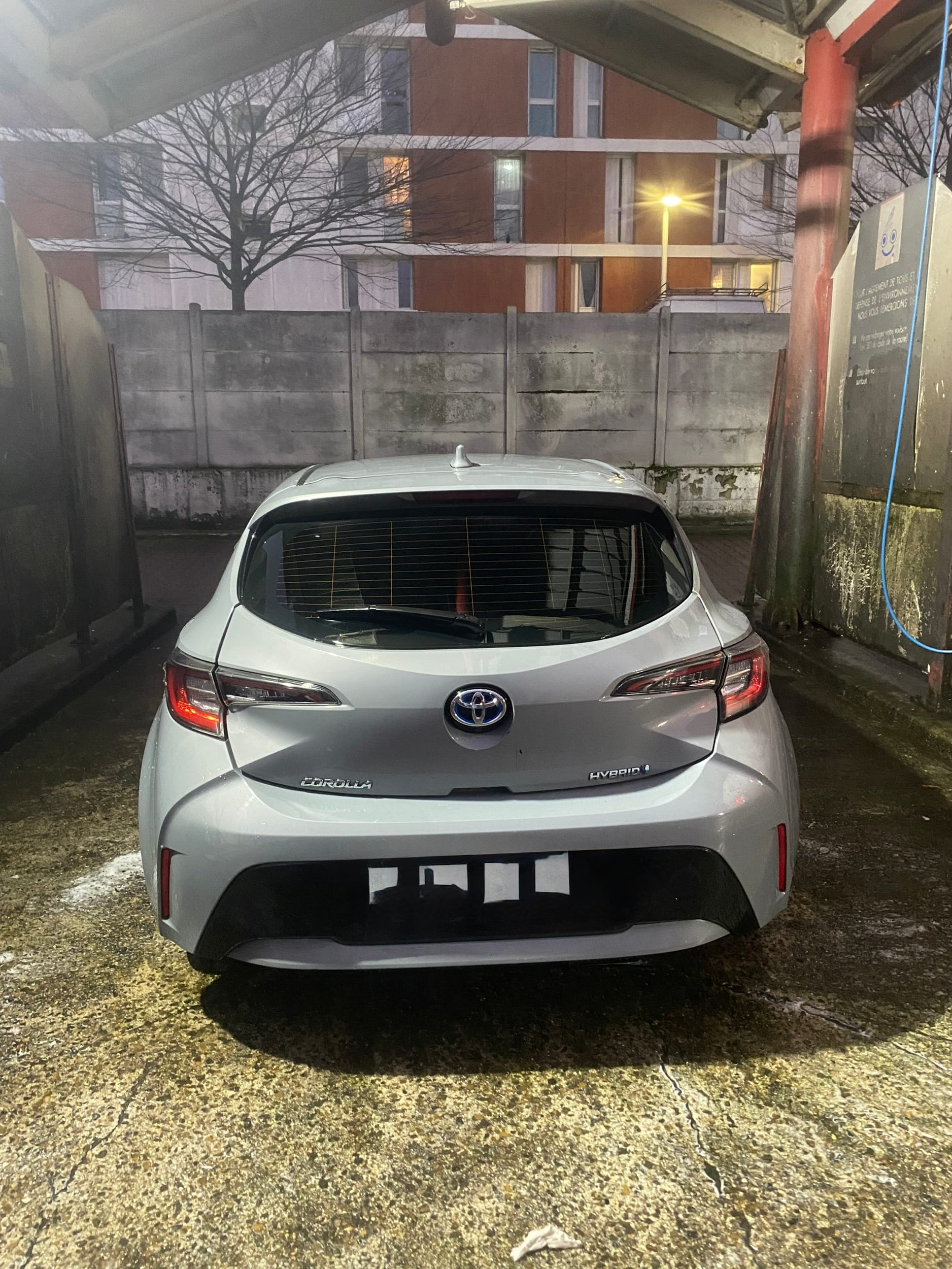 Toyota Corolla, 2020, Essence 95 / Électrique (hybride), automatique