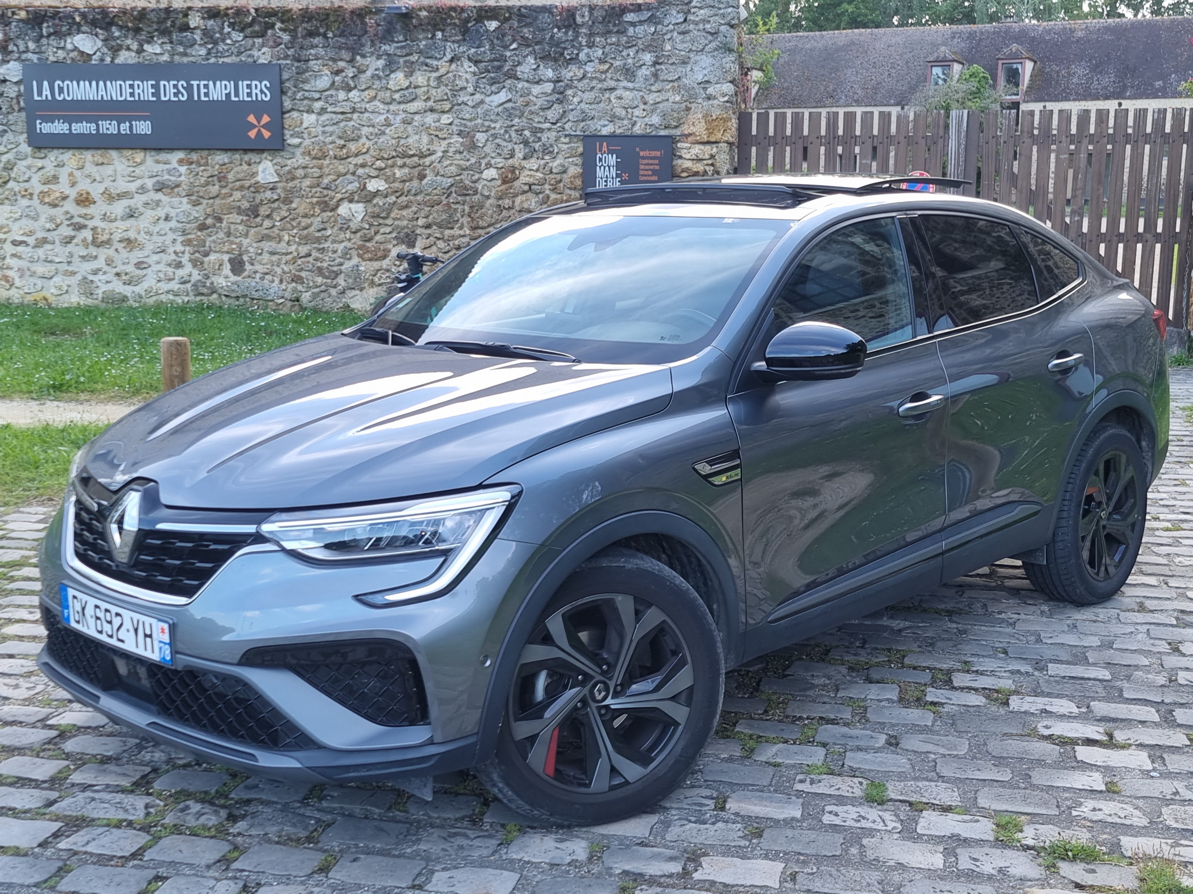 Renault Arkana RS Line, 2022, Essence 98 / Électrique (hybride), automatique