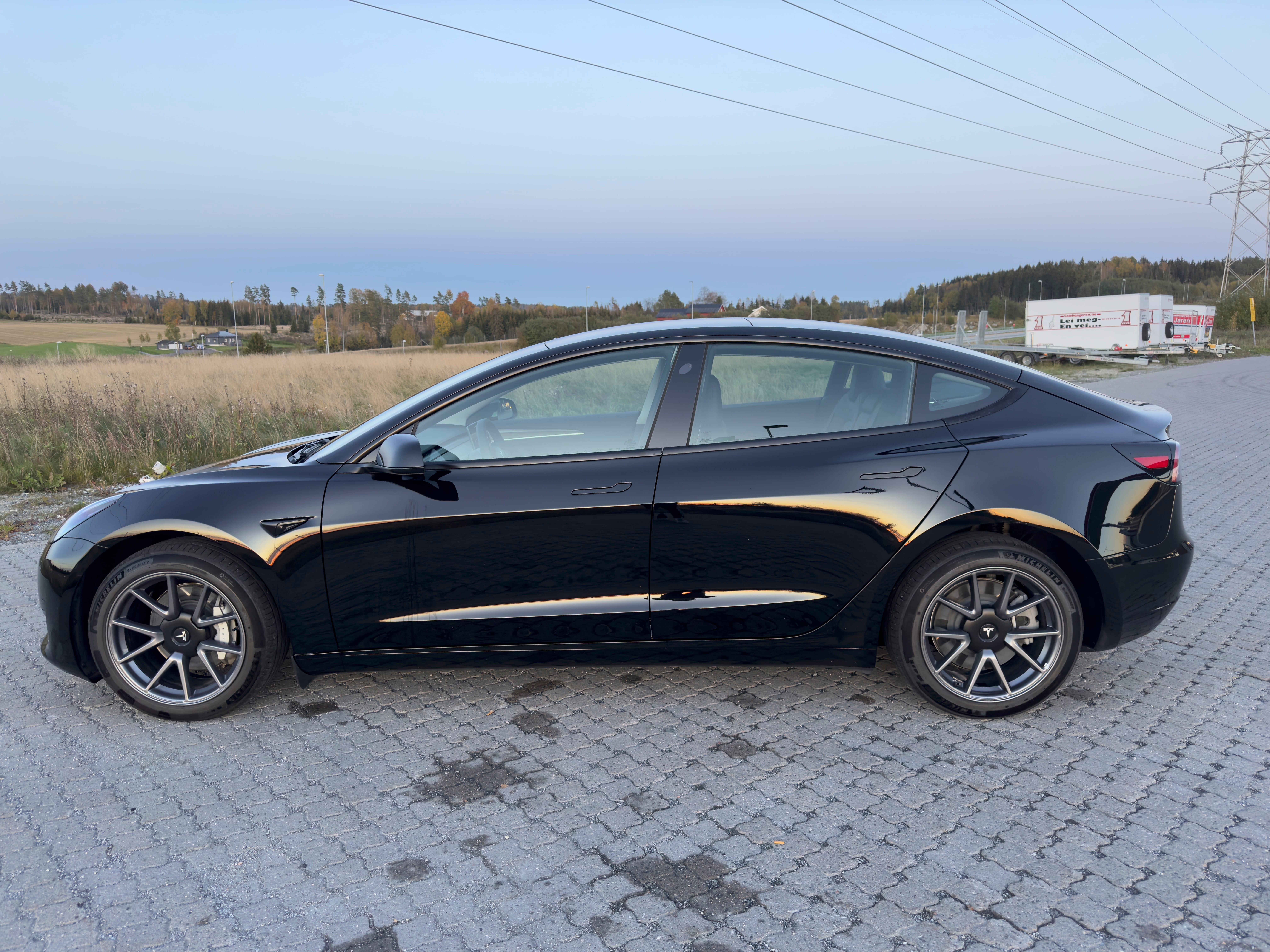 Tesla Model 3 Standard Range Plus 283 hp mit Klimaanlage