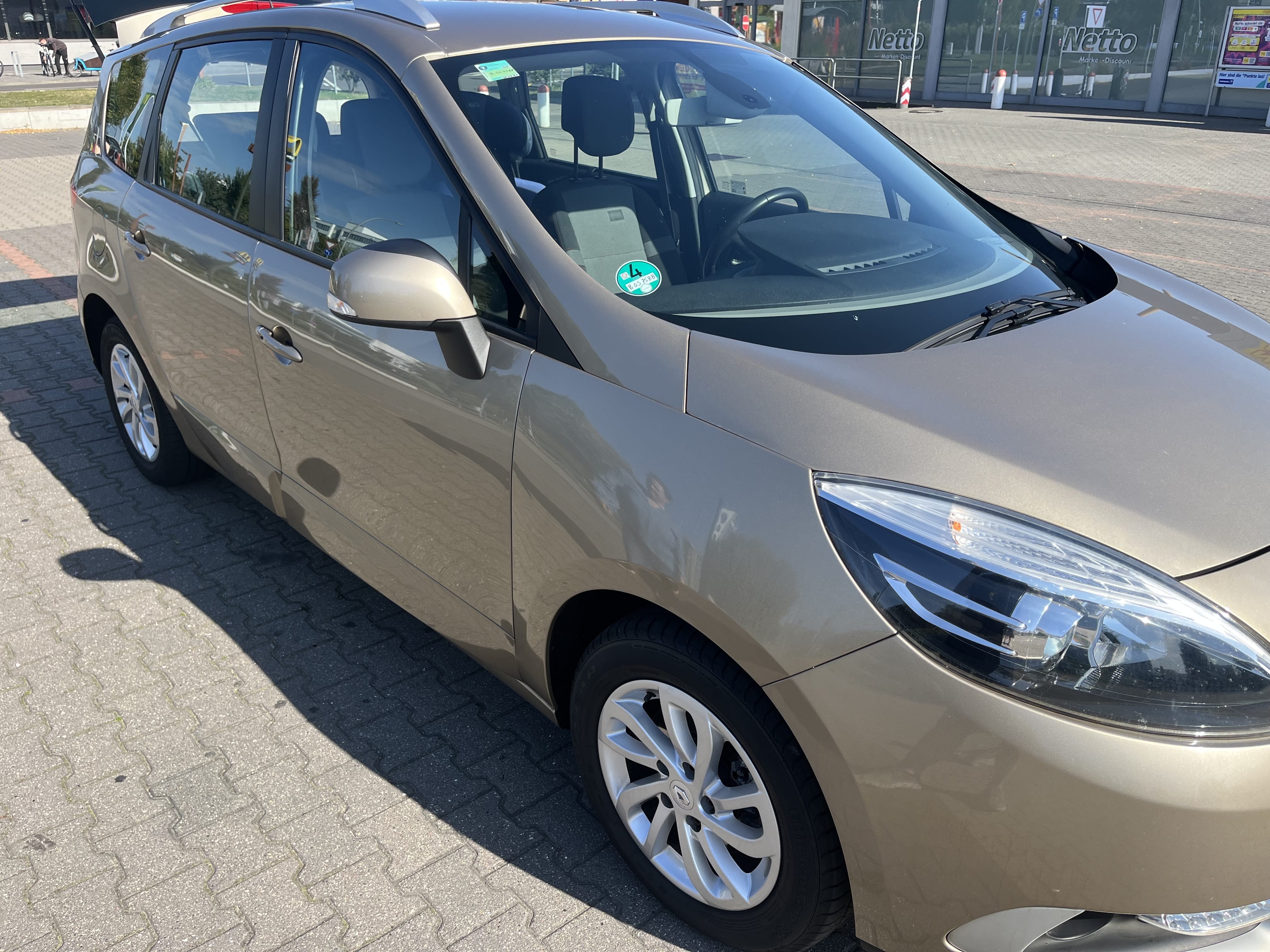 Renault Grand Scenic 1.3 Tce mit Anhängerkupplung