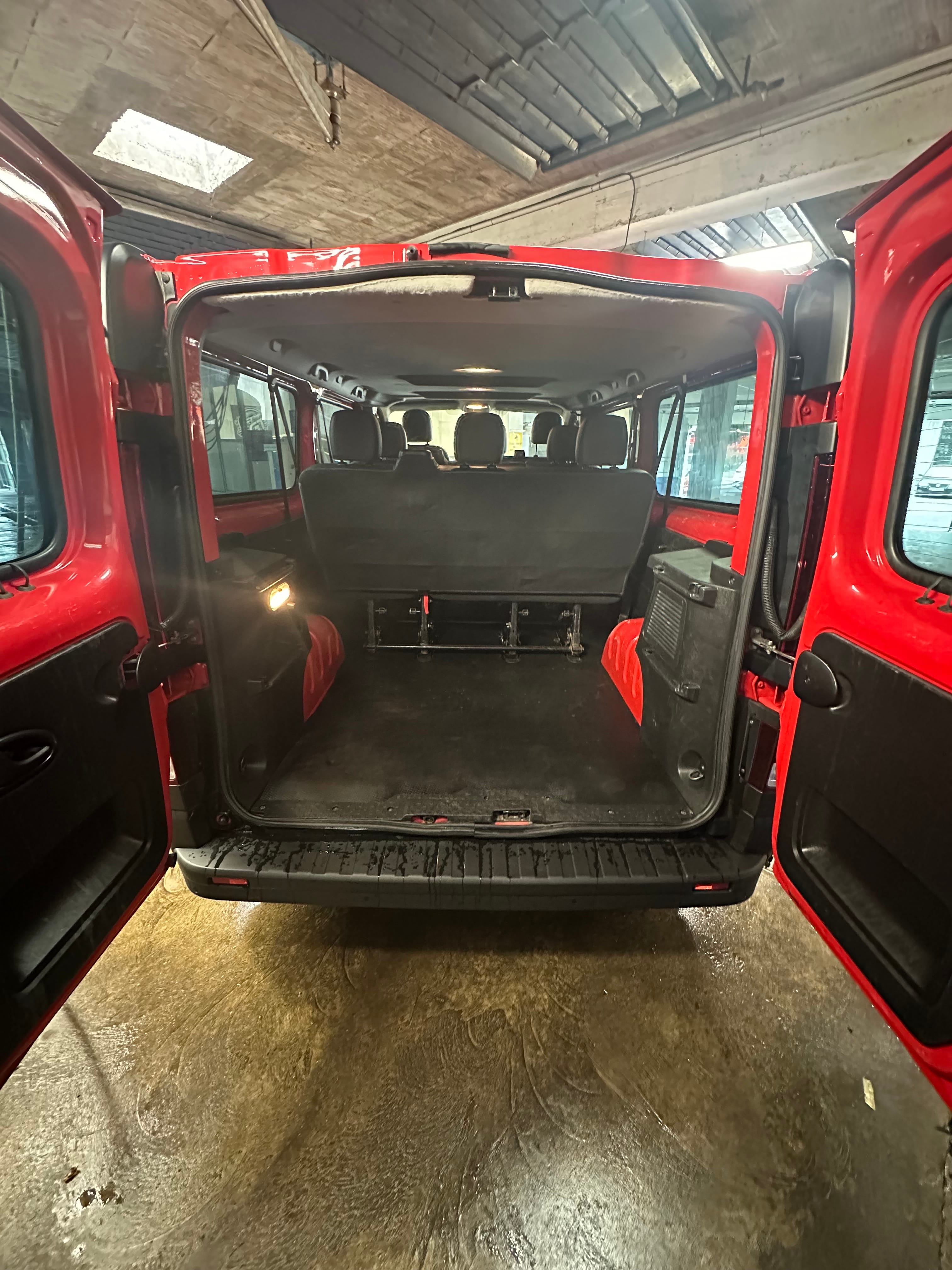 Opel Vivaro avec Autoradio