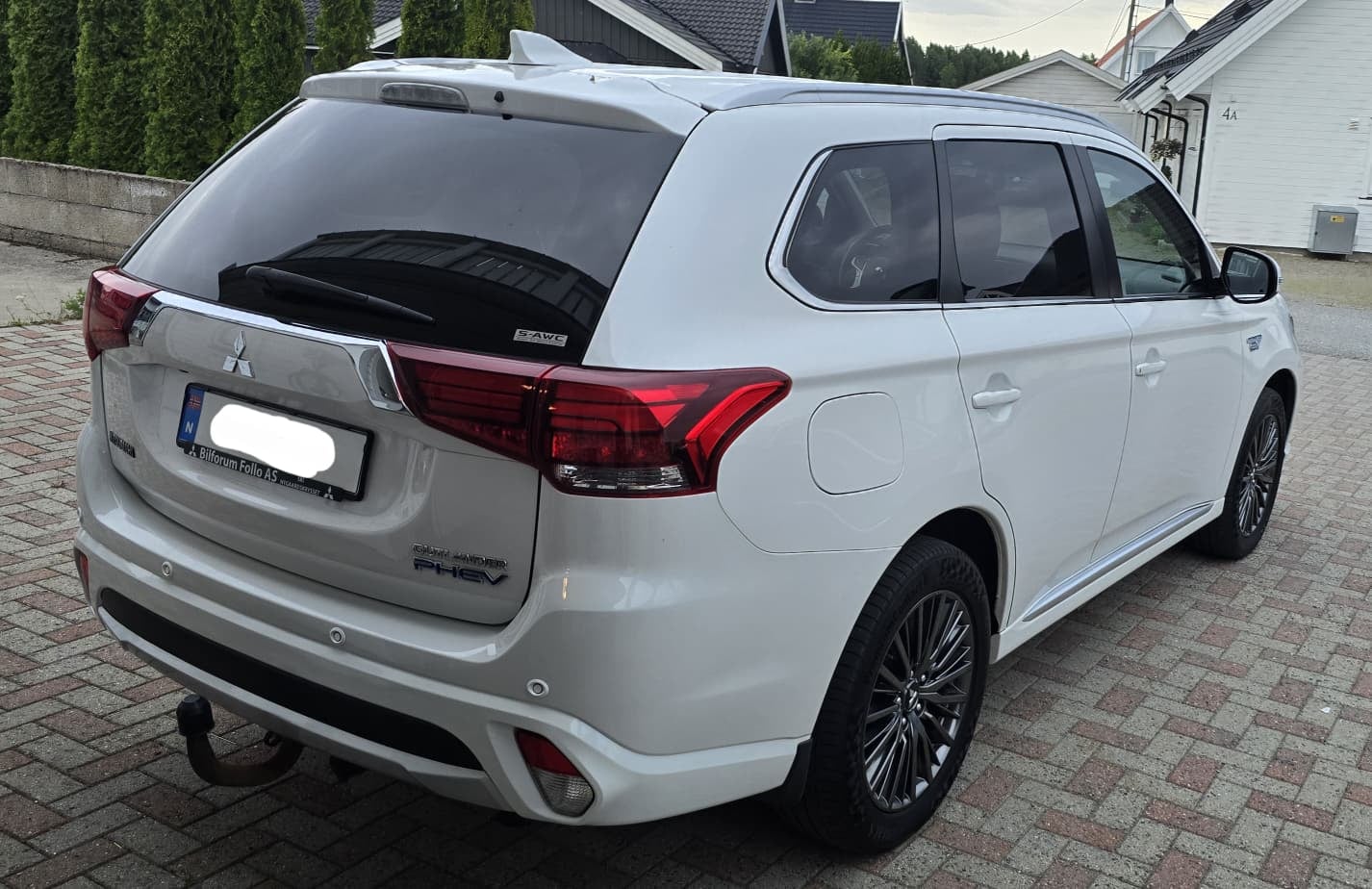 Mitsubishi Outlander with Air conditioning