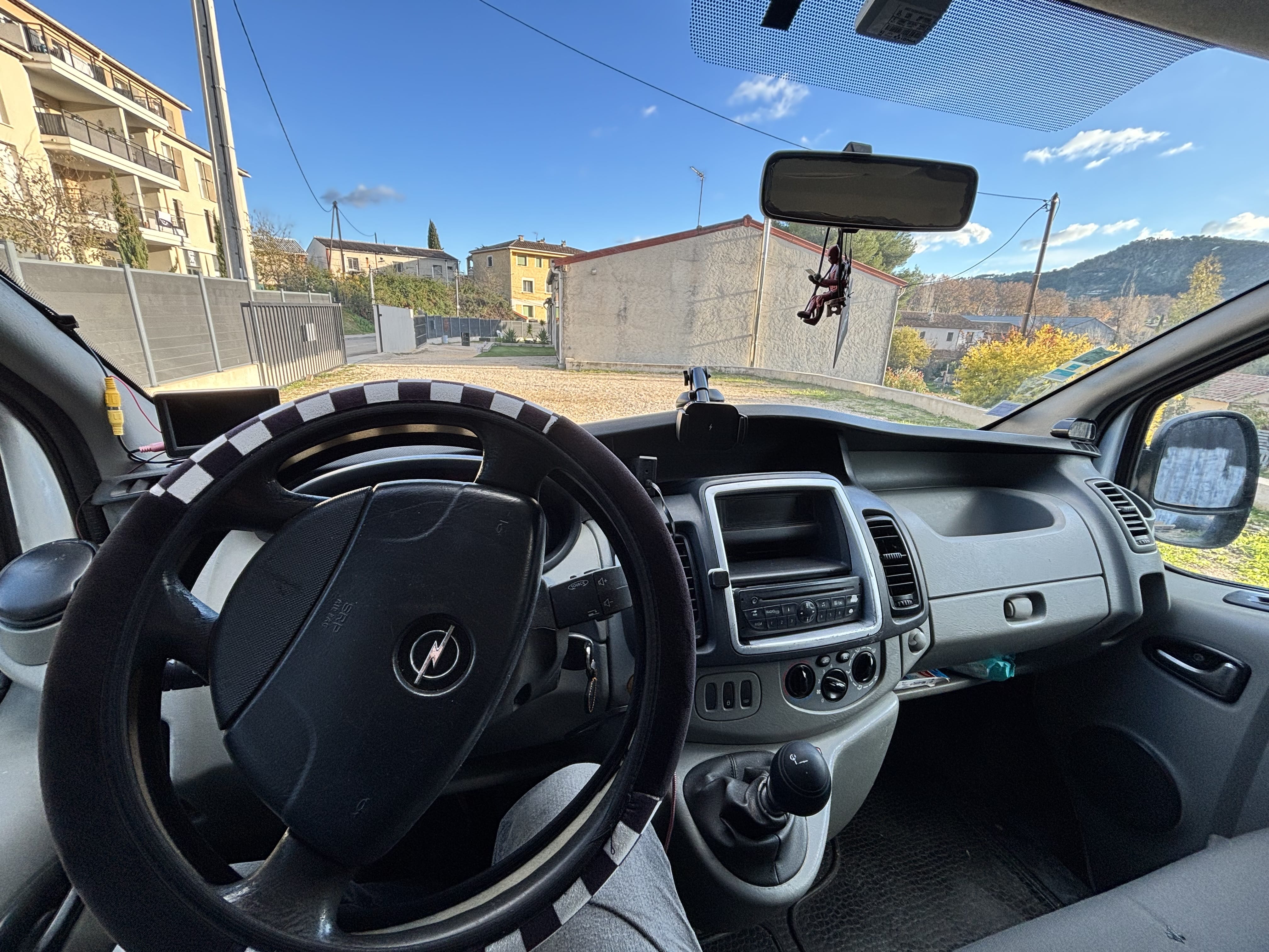 Opel Vivaro avec Entrée audio / iPod