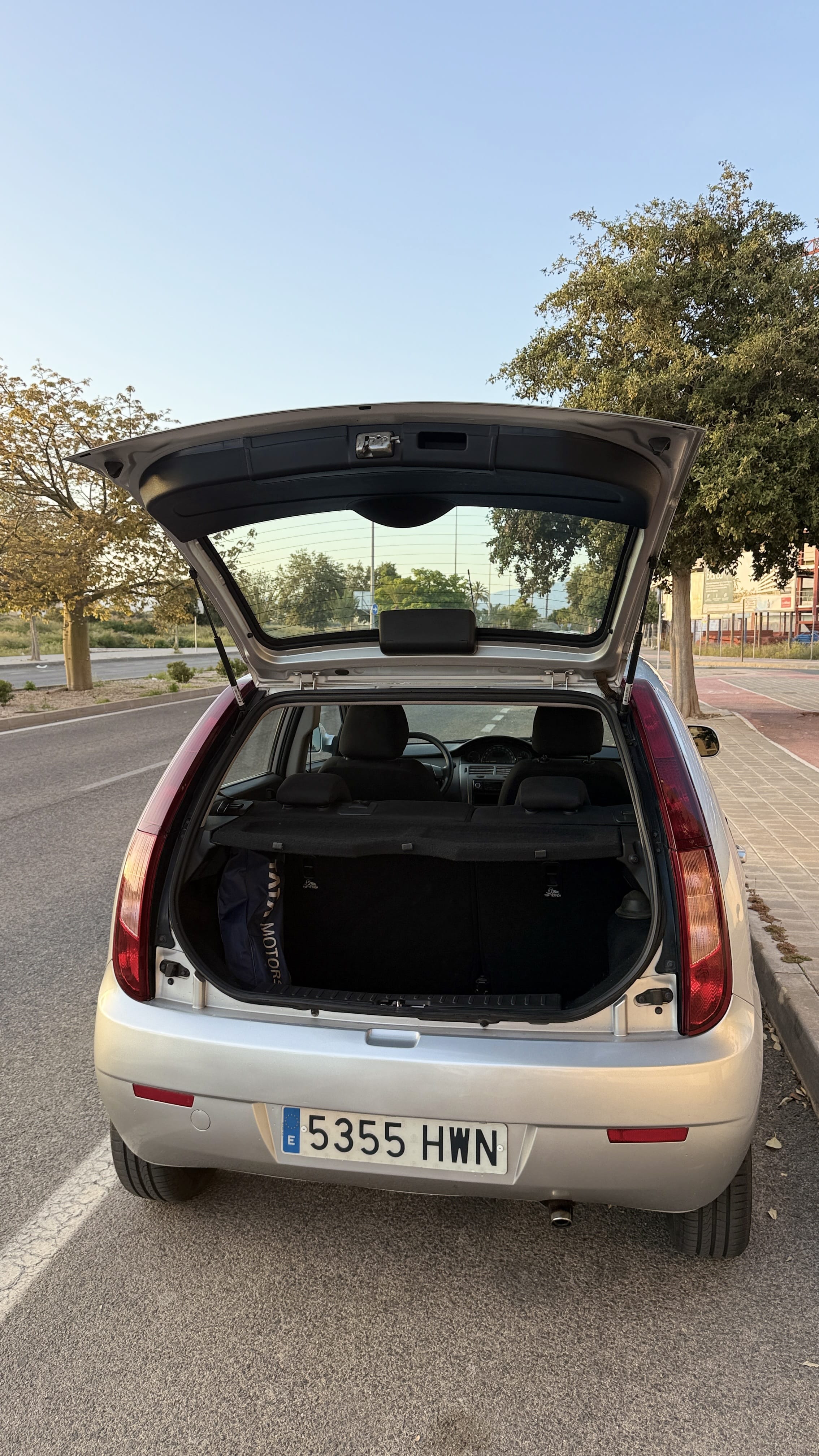 Tata Motors Vista avec Autoradio