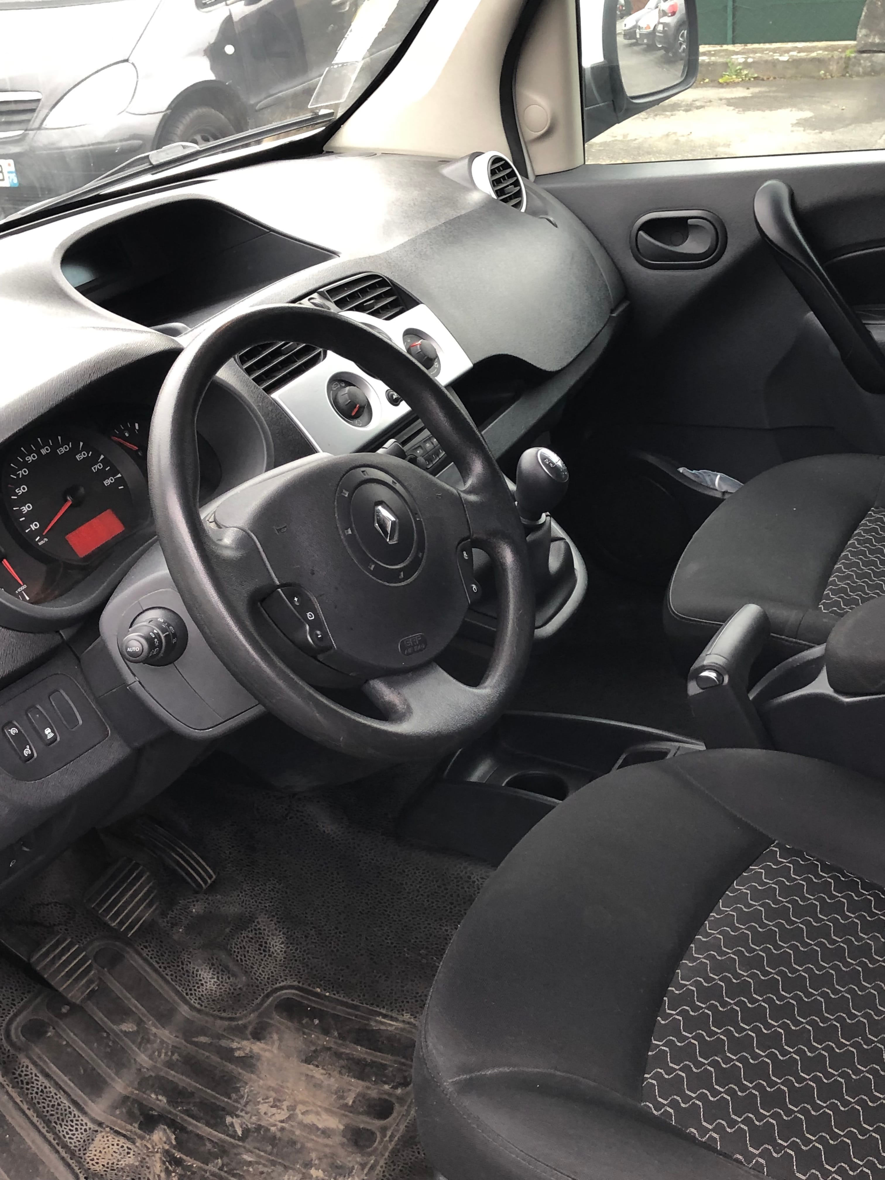 Renault Kangoo Fourgon with Bluetooth audio