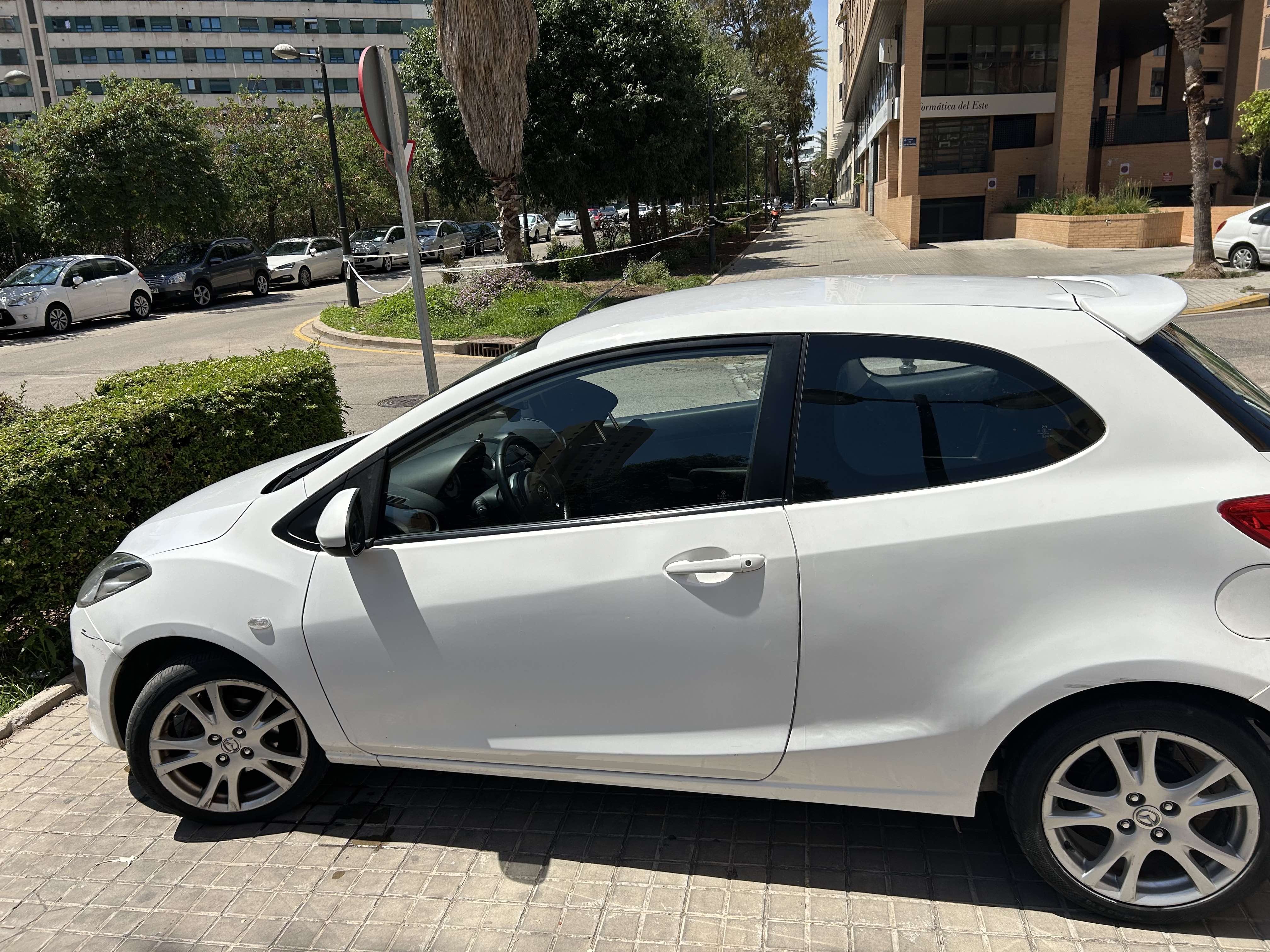 Mazda 2 con Aire acondicionado