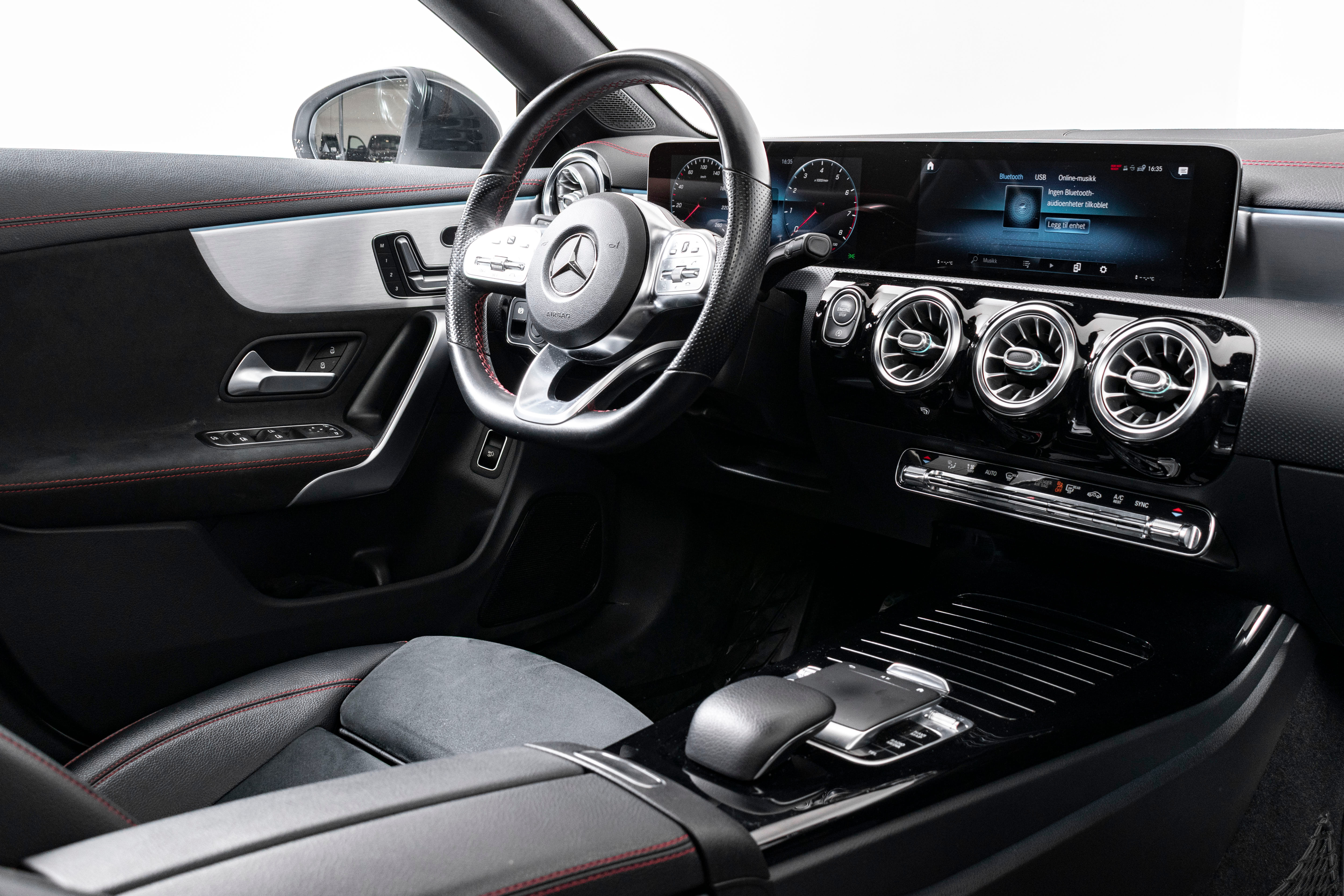 Mercedes-Benz CLA 180 con Audio Bluetooth