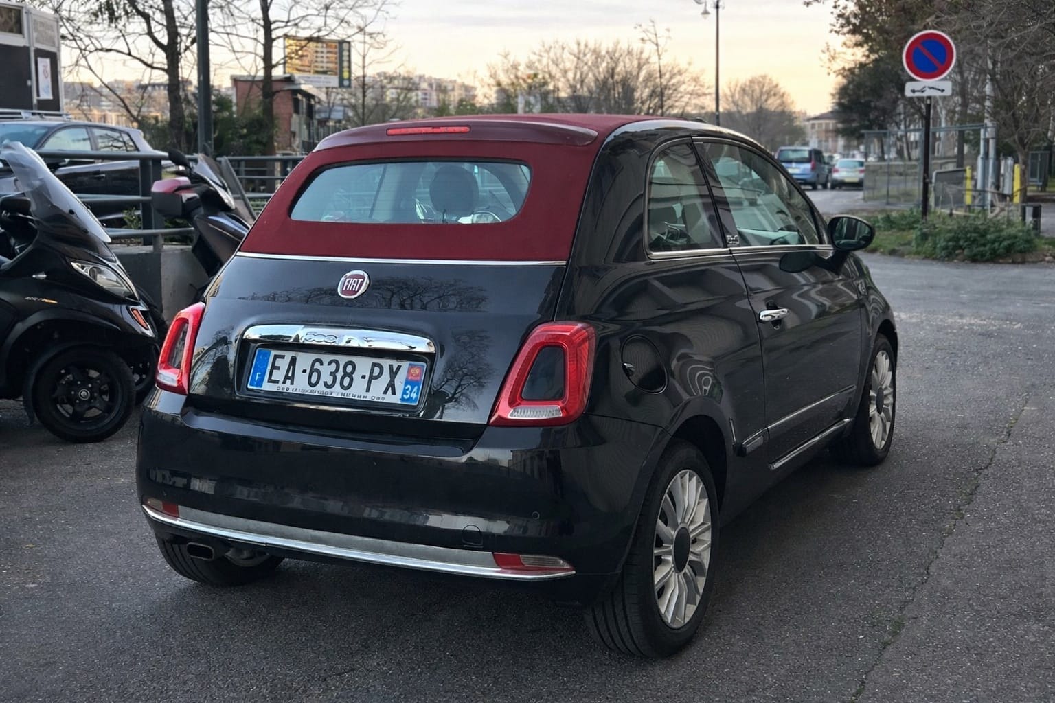 Fiat 500 C with USB charging ports