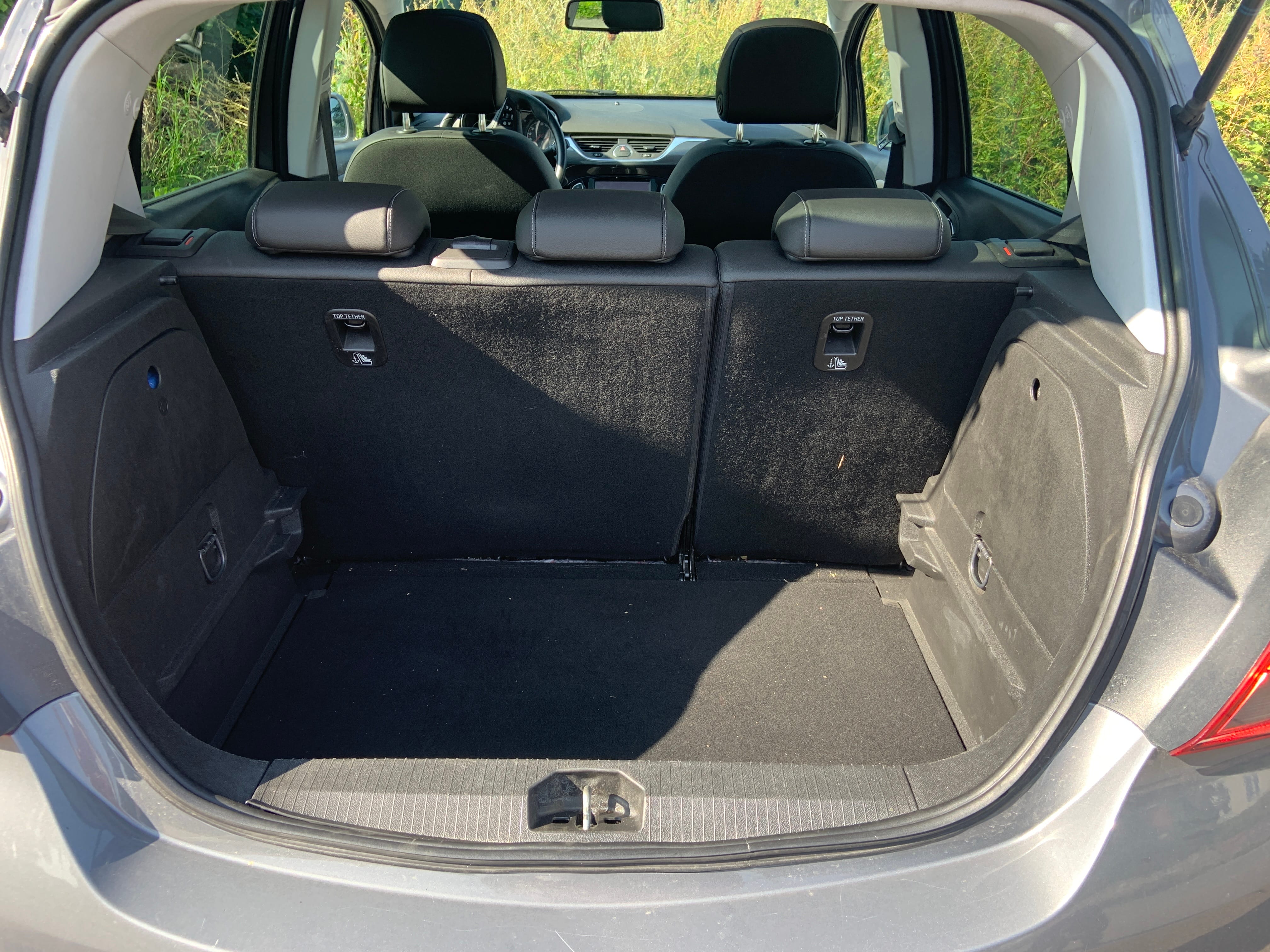 Opel Corsa-E mit Autoradio