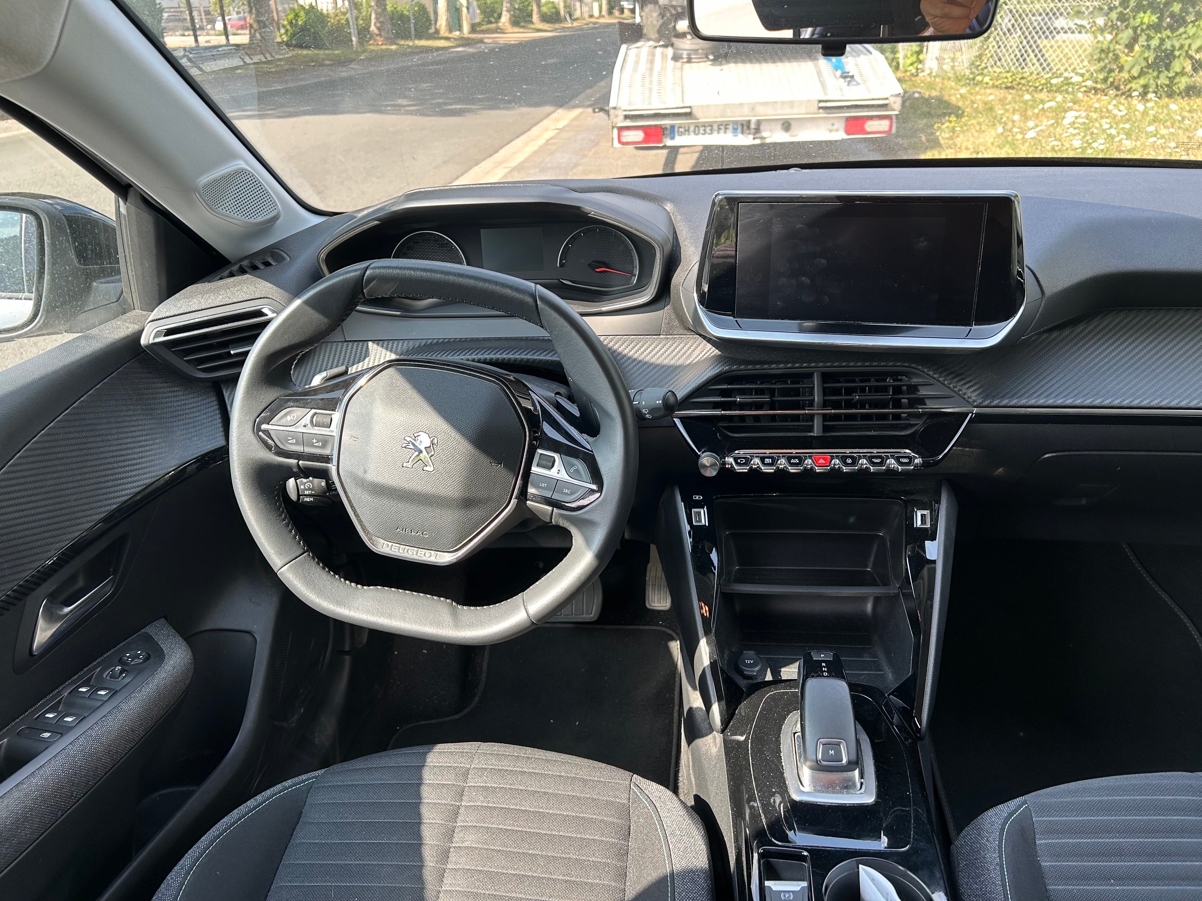 Peugeot 208 Boite Auto. with GPS
