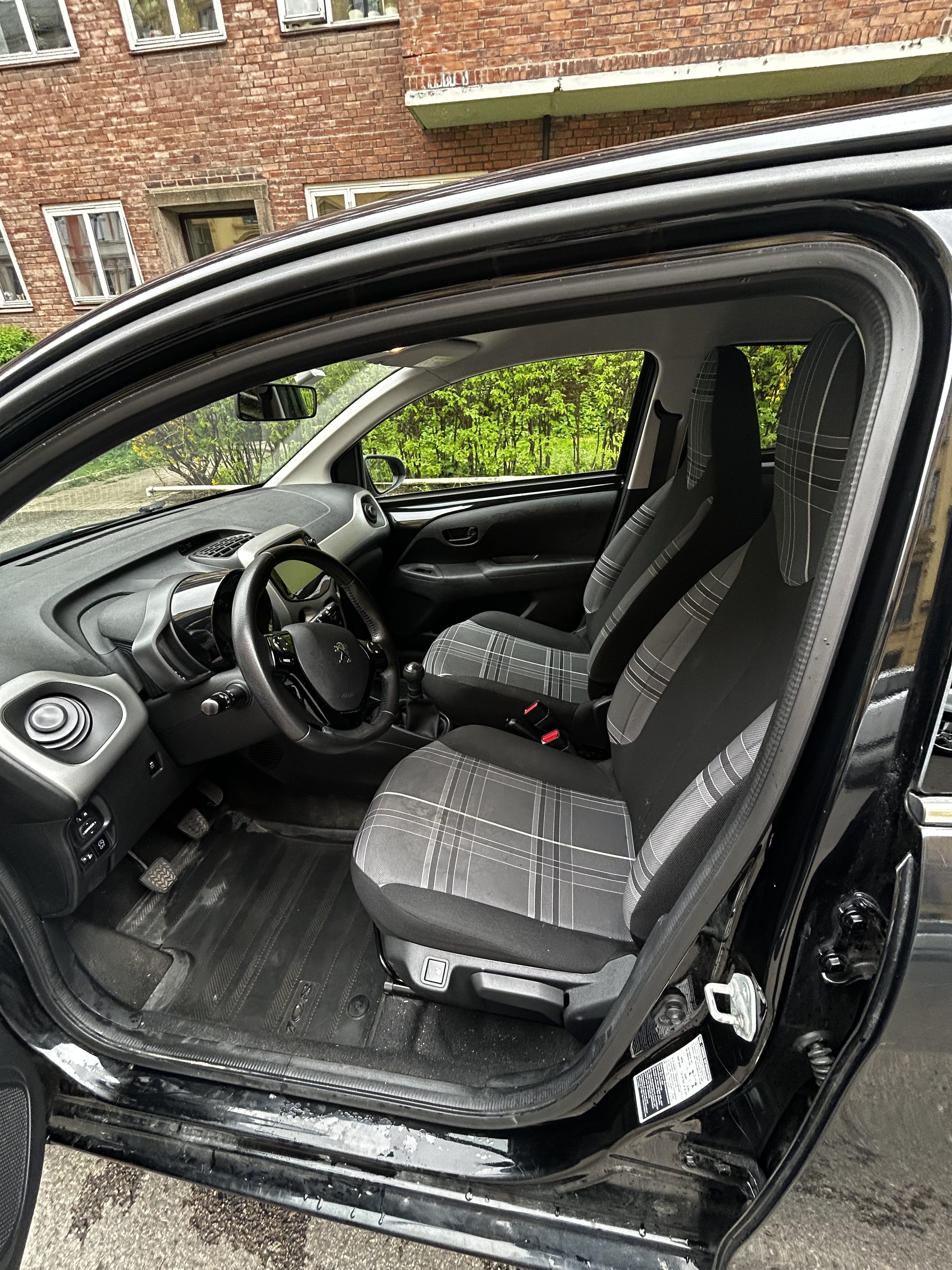 Peugeot 108 with Audio / iPod input