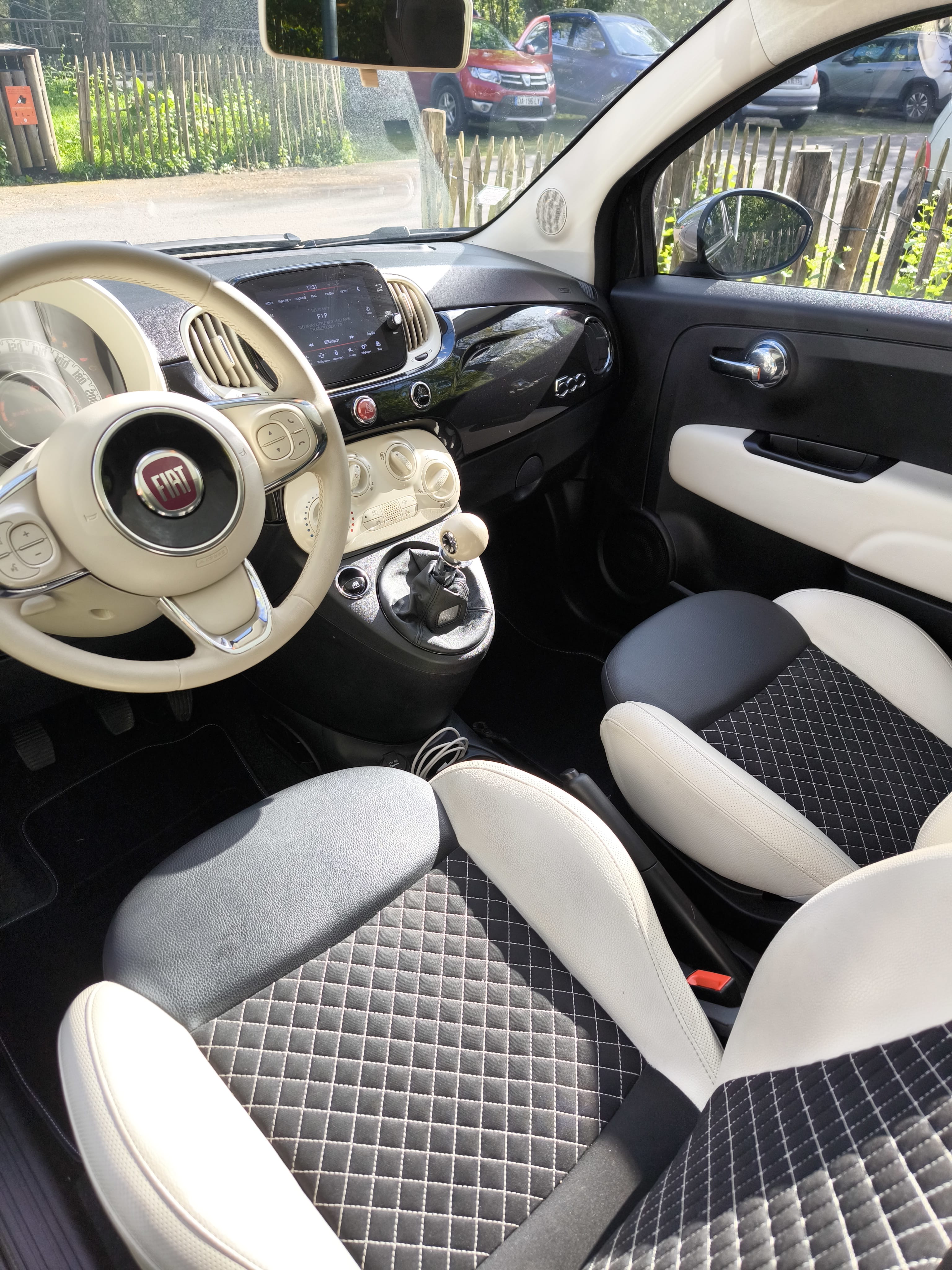 Fiat 500 Hybride avec Apple CarPlay