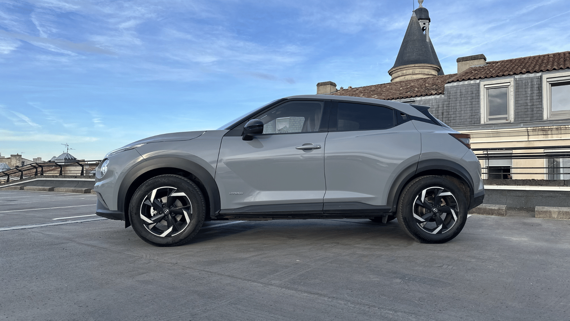 Nissan Juke N-Connecta Gris ARGILE | AUTO | Hybride 4.5L | GARE ST-JEAN (750m) avec Climatisation
