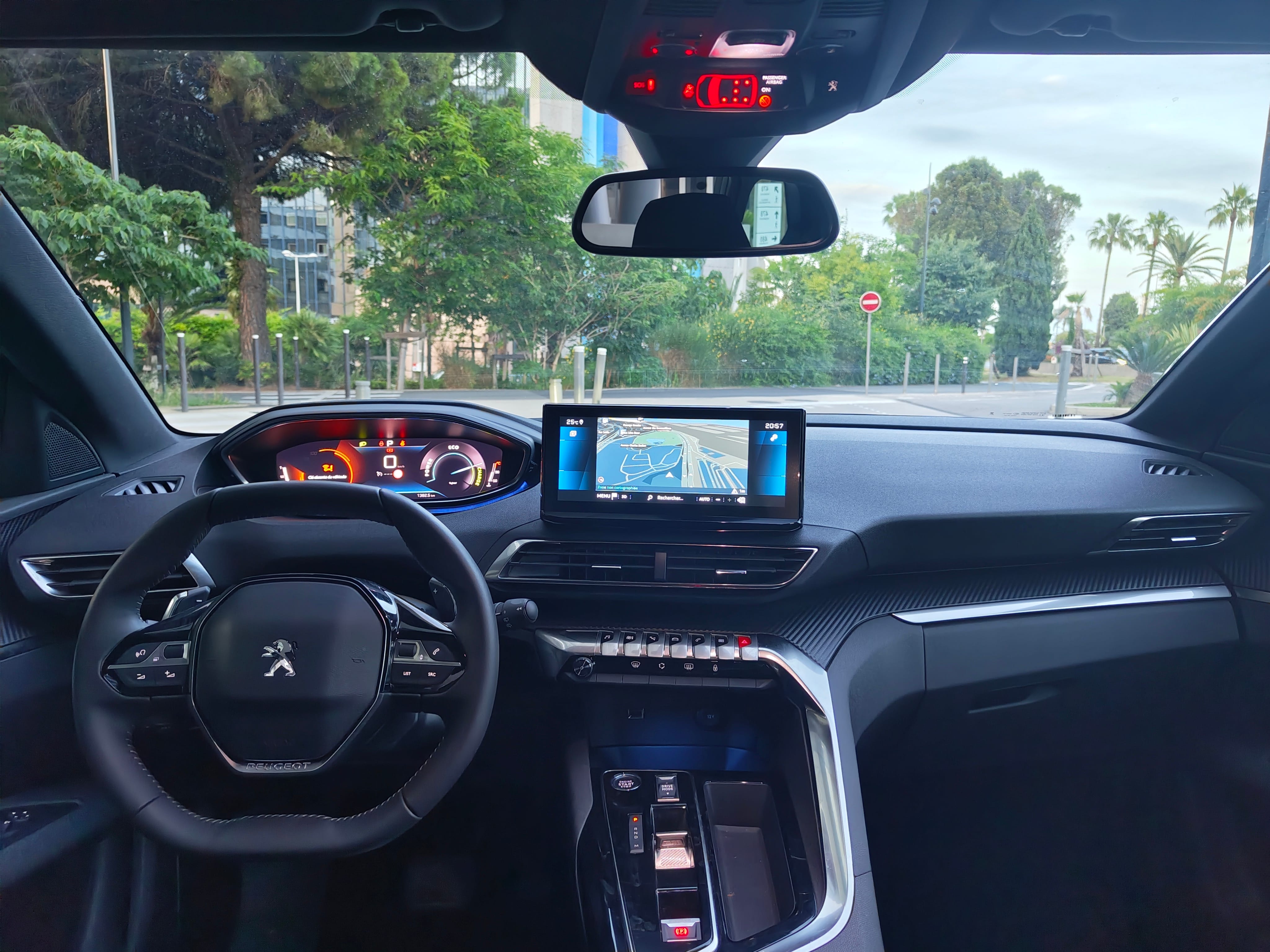 Peugeot 5008 avec GPS