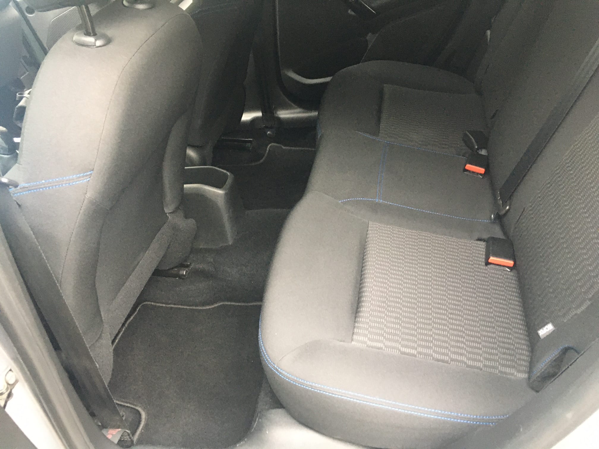 Peugeot 208 avec Accessible fauteuil roulant