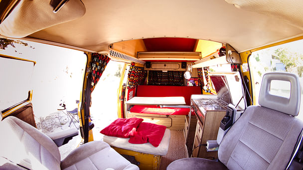 Volkswagen Transporter Combi Van Westfalia camping-car en location de vacance à l'île d'Oléron avec Entrée audio / iPod