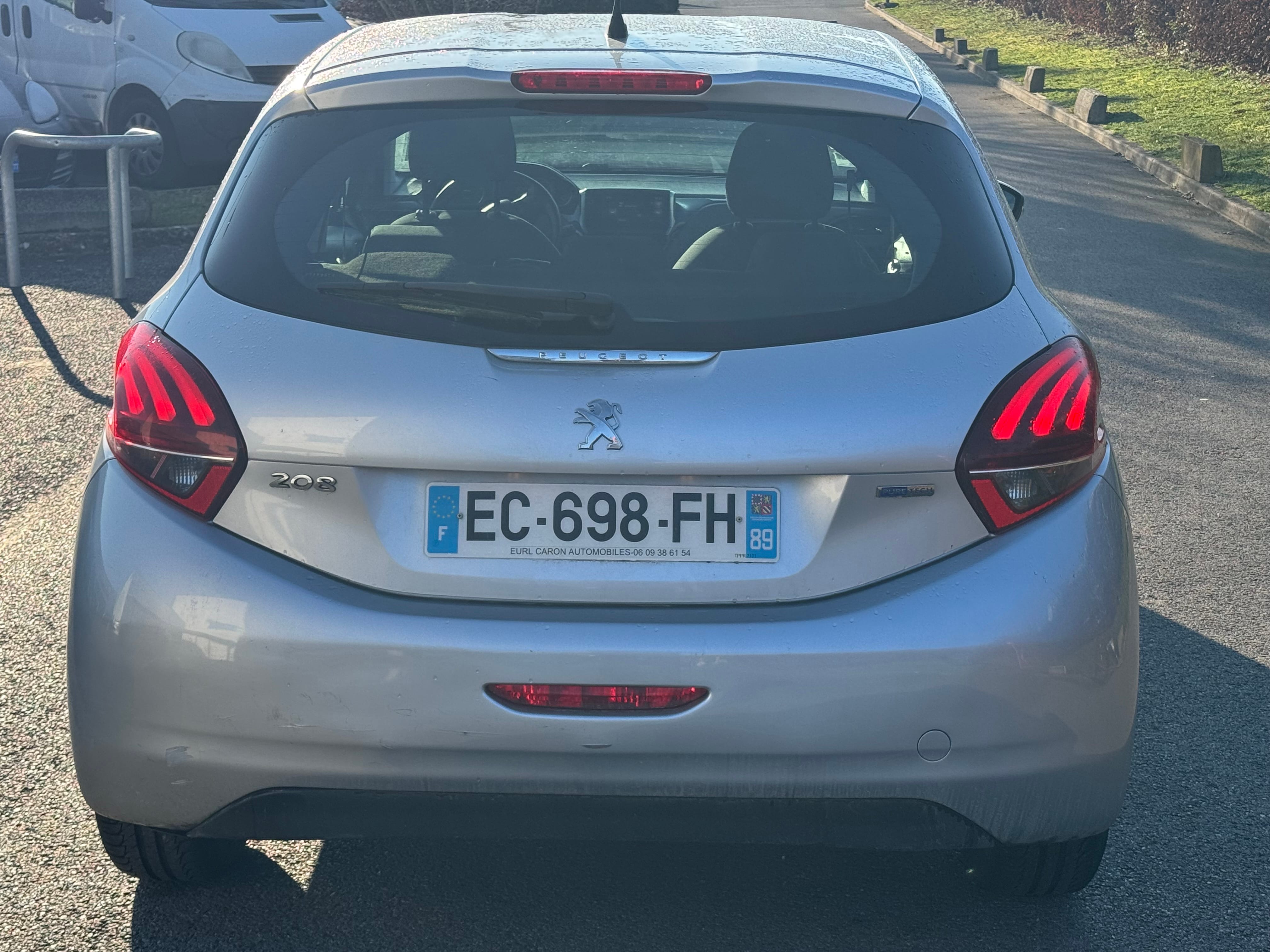 Peugeot 208 avec GPS