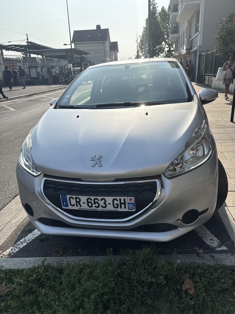 Peugeot 208 1.2 avec Climatisation