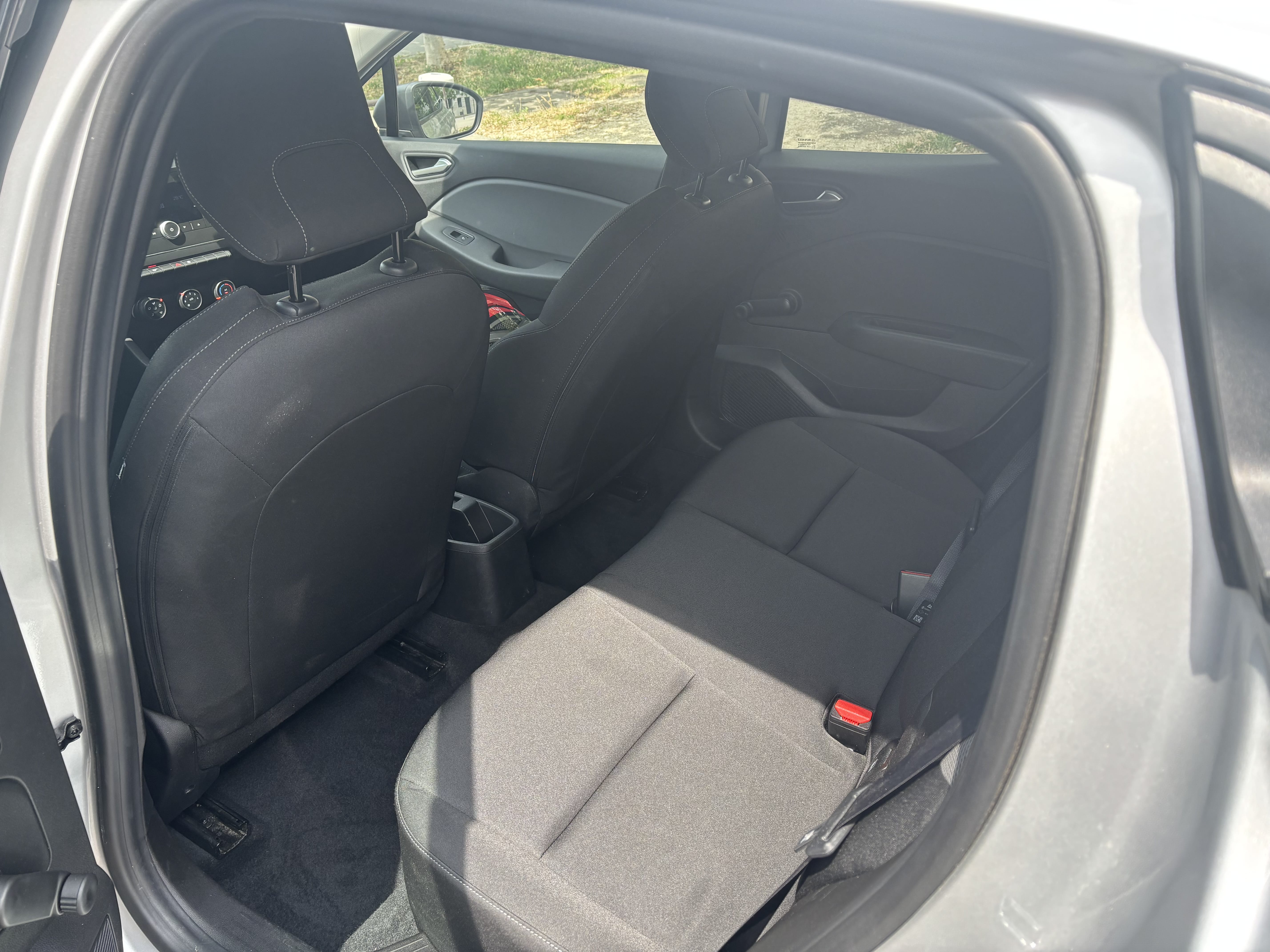 Renault Clio Montparnasse / Métro plaisances /90cv / Bluetooth avec Apple CarPlay