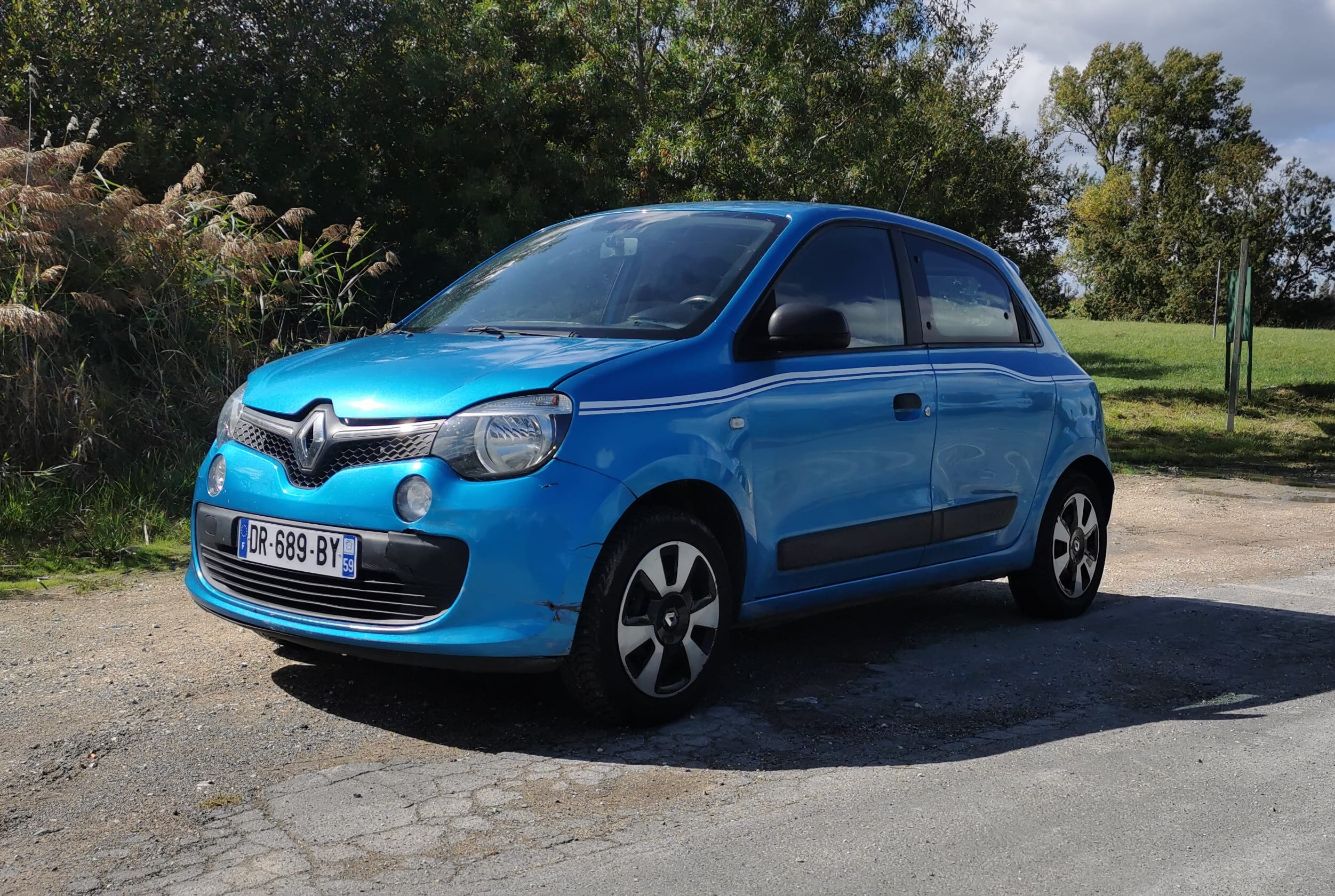 Renault Twingo III Bleu spdc avec Audio Bluetooth