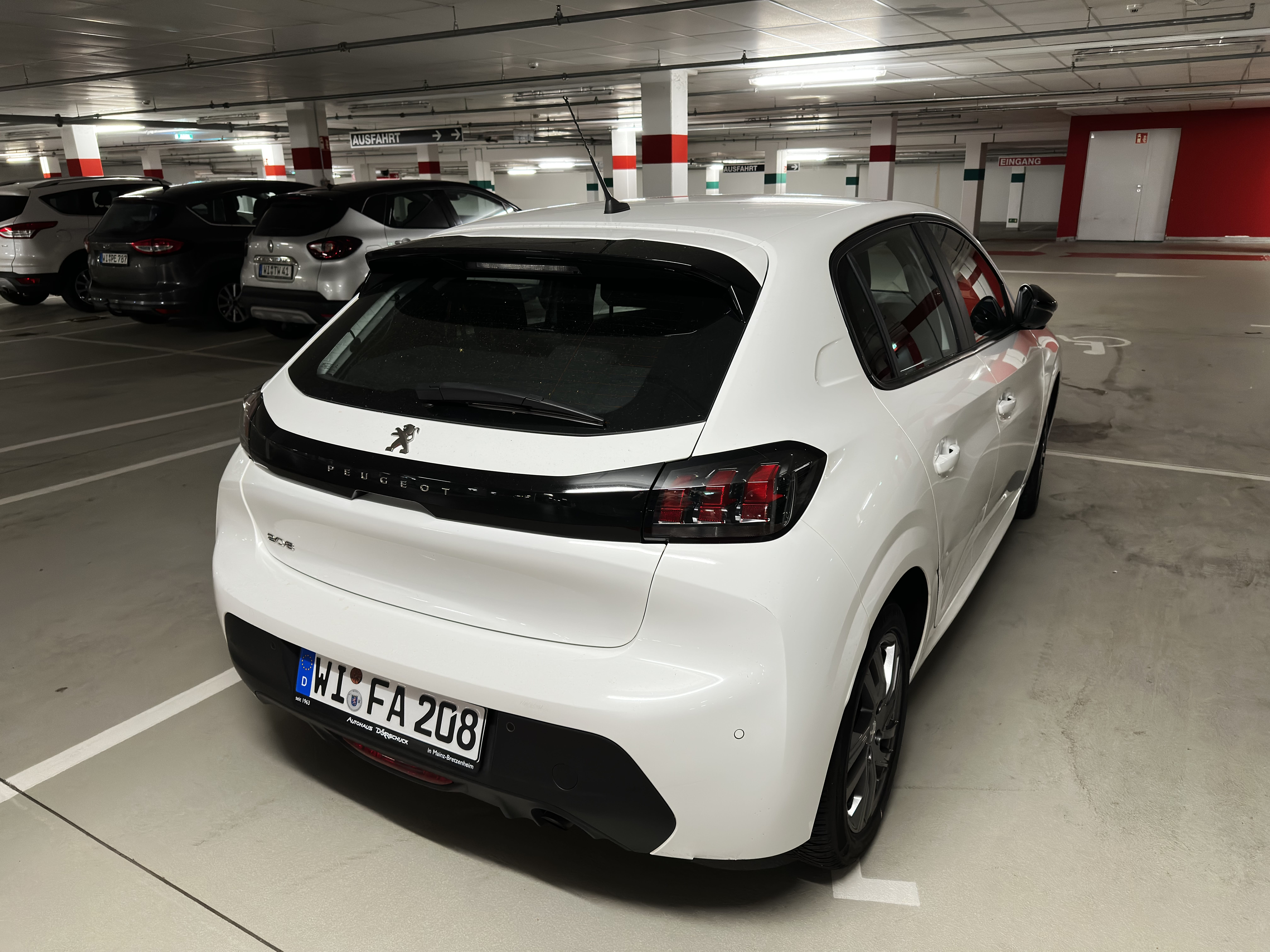 Peugeot 208 1.2 PureTech 75 mit Navigationsgerät