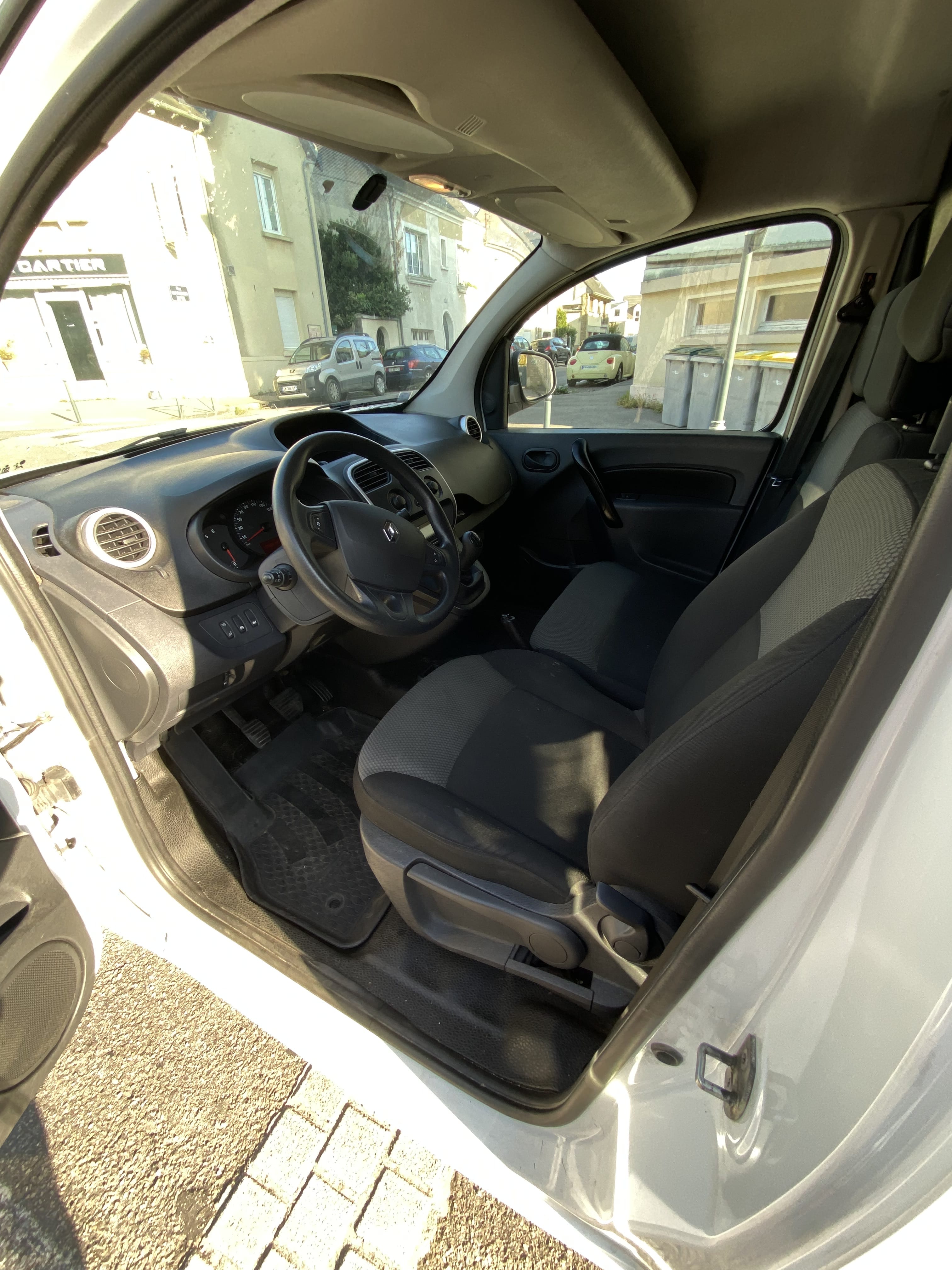 Renault Kangoo Fourgon with Bluetooth audio